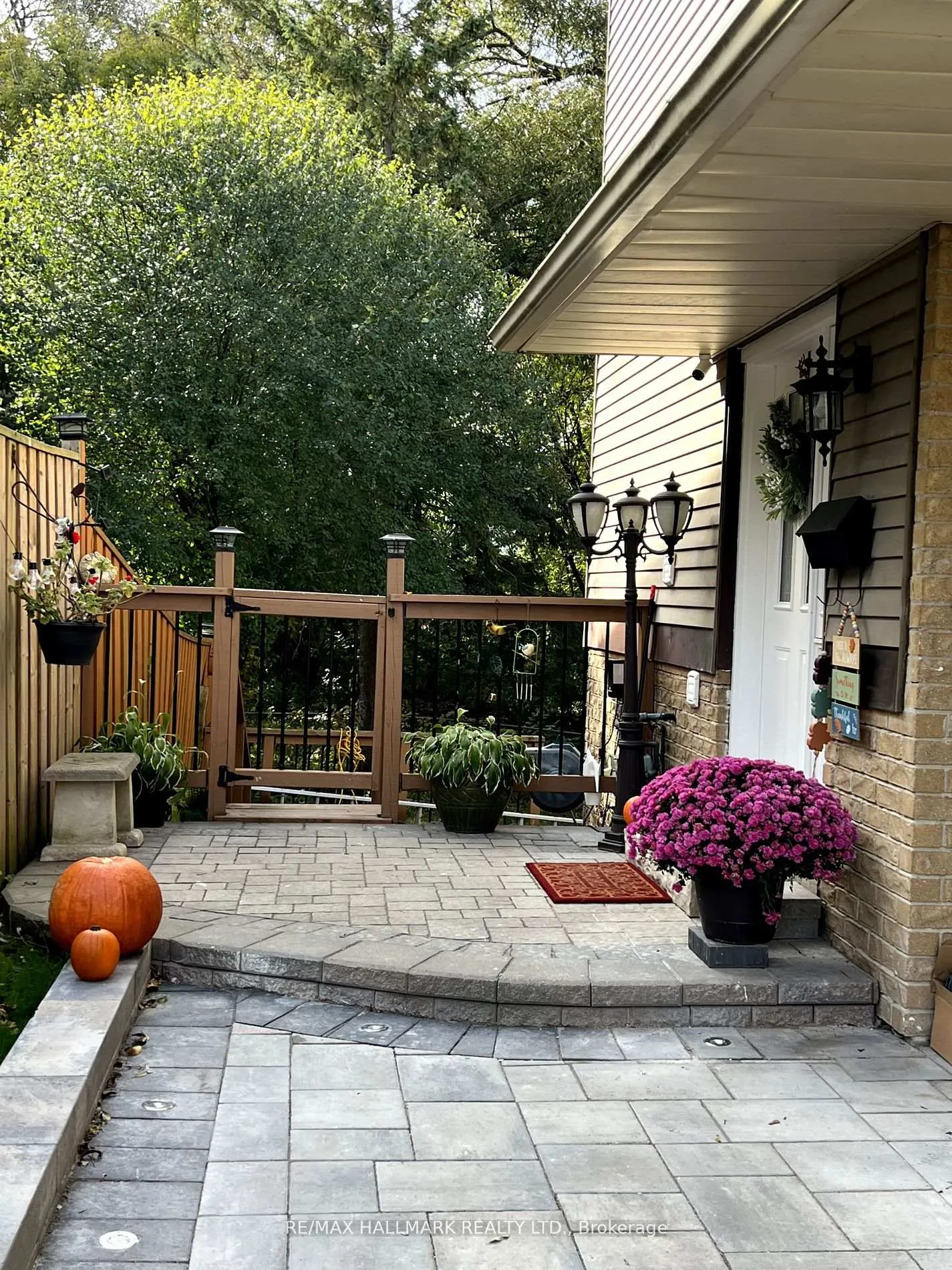 Photo 4 of Unit Bsmt, 6 Wiles Court, Aurora, Aurora Highlands — HOMEH