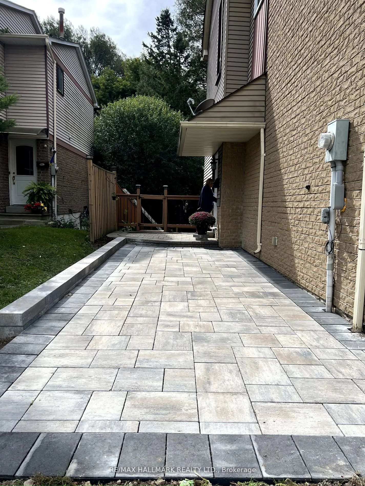 Photo 5 of Unit Bsmt, 6 Wiles Court, Aurora, Aurora Highlands — HOMEH