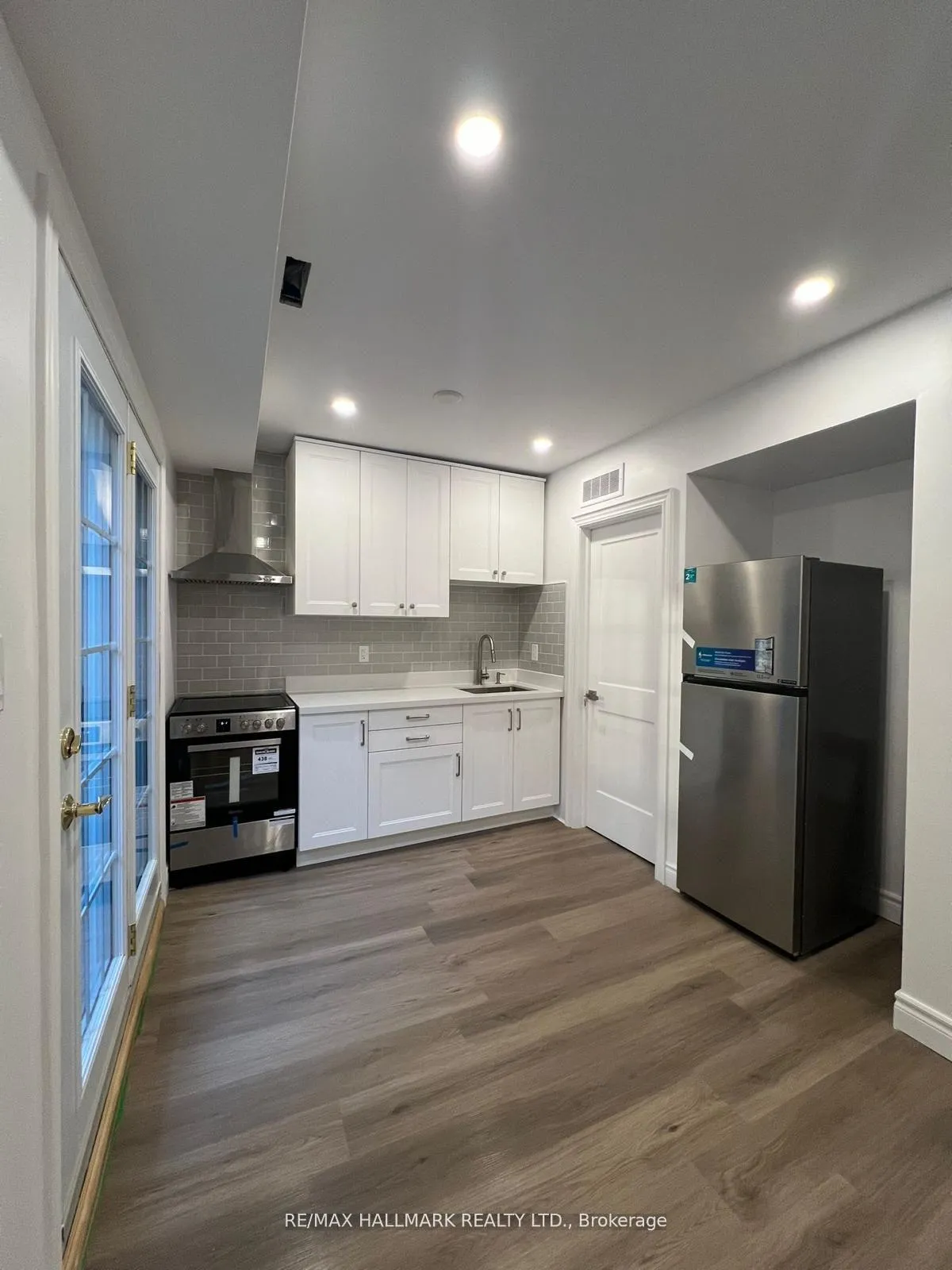 Photo 6 of Unit Bsmt, 6 Wiles Court, Aurora, Aurora Highlands — HOMEH