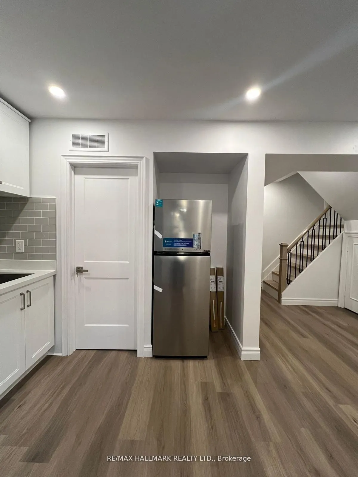Photo 7 of Unit Bsmt, 6 Wiles Court, Aurora, Aurora Highlands — HOMEH