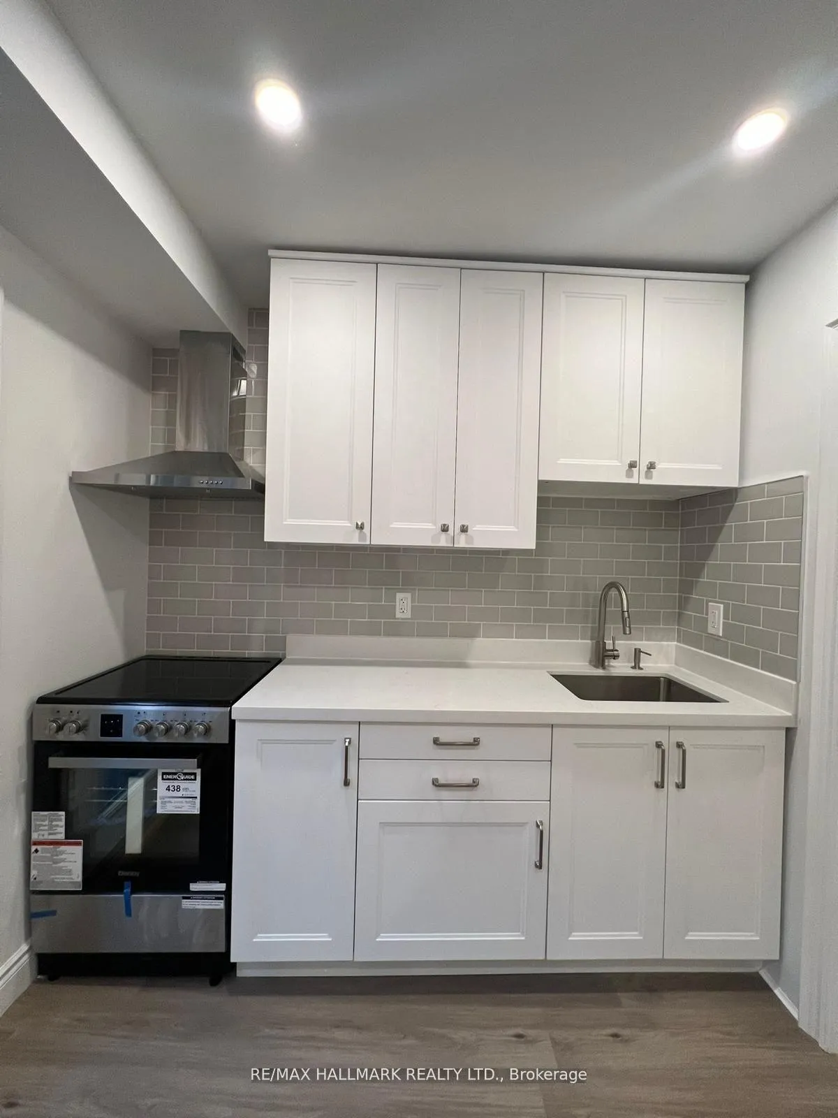 Photo 8 of Unit Bsmt, 6 Wiles Court, Aurora, Aurora Highlands — HOMEH