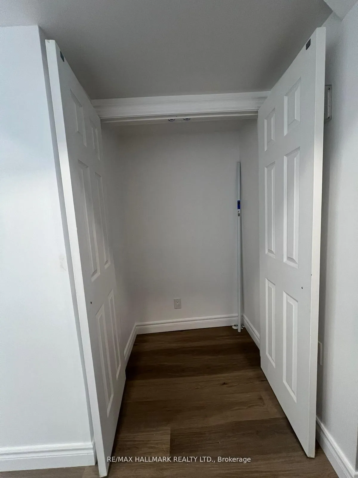 Photo 13 of Unit Bsmt, 6 Wiles Court, Aurora, Aurora Highlands — HOMEH