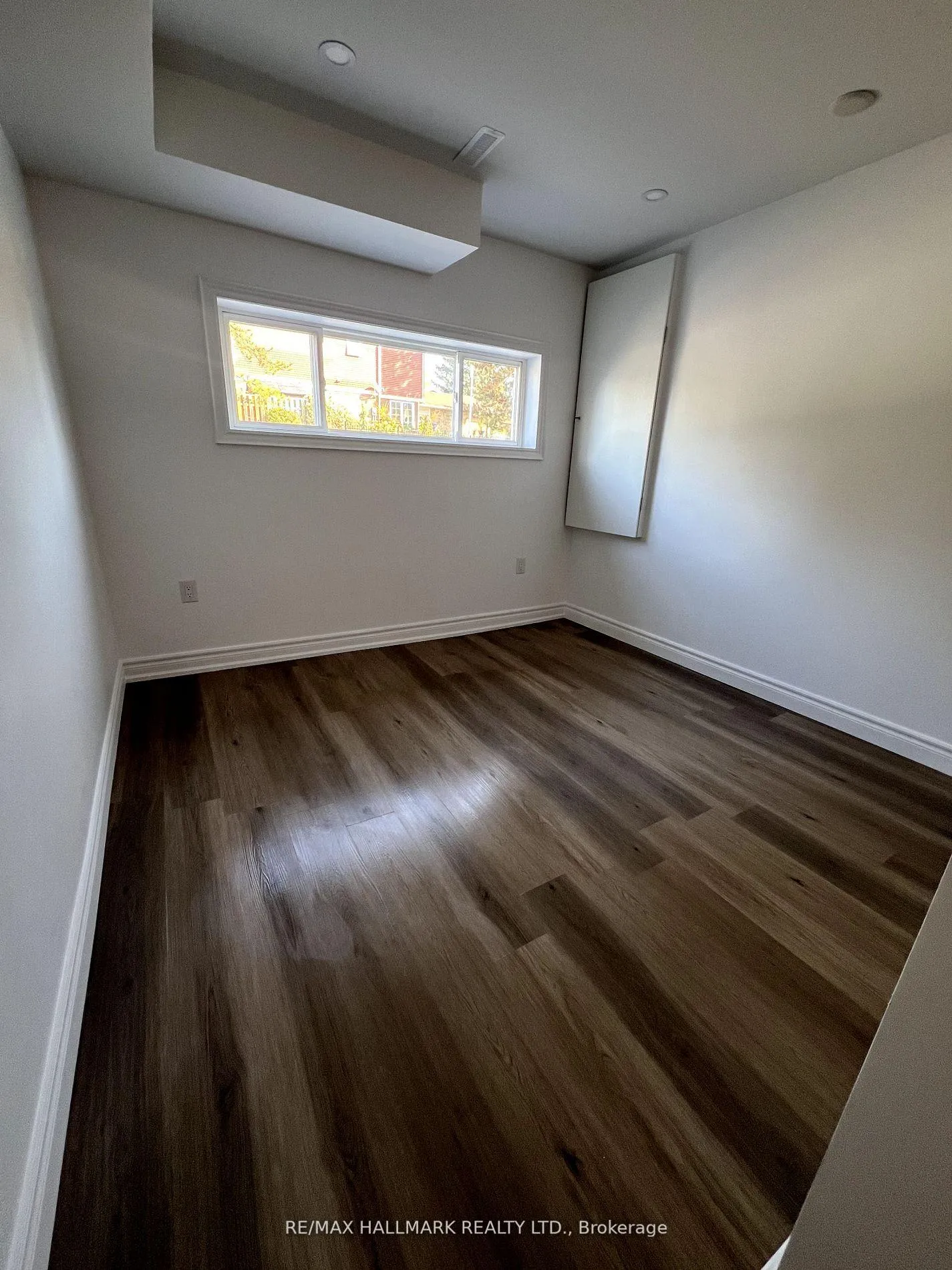 Photo 17 of Unit Bsmt, 6 Wiles Court, Aurora, Aurora Highlands — HOMEH