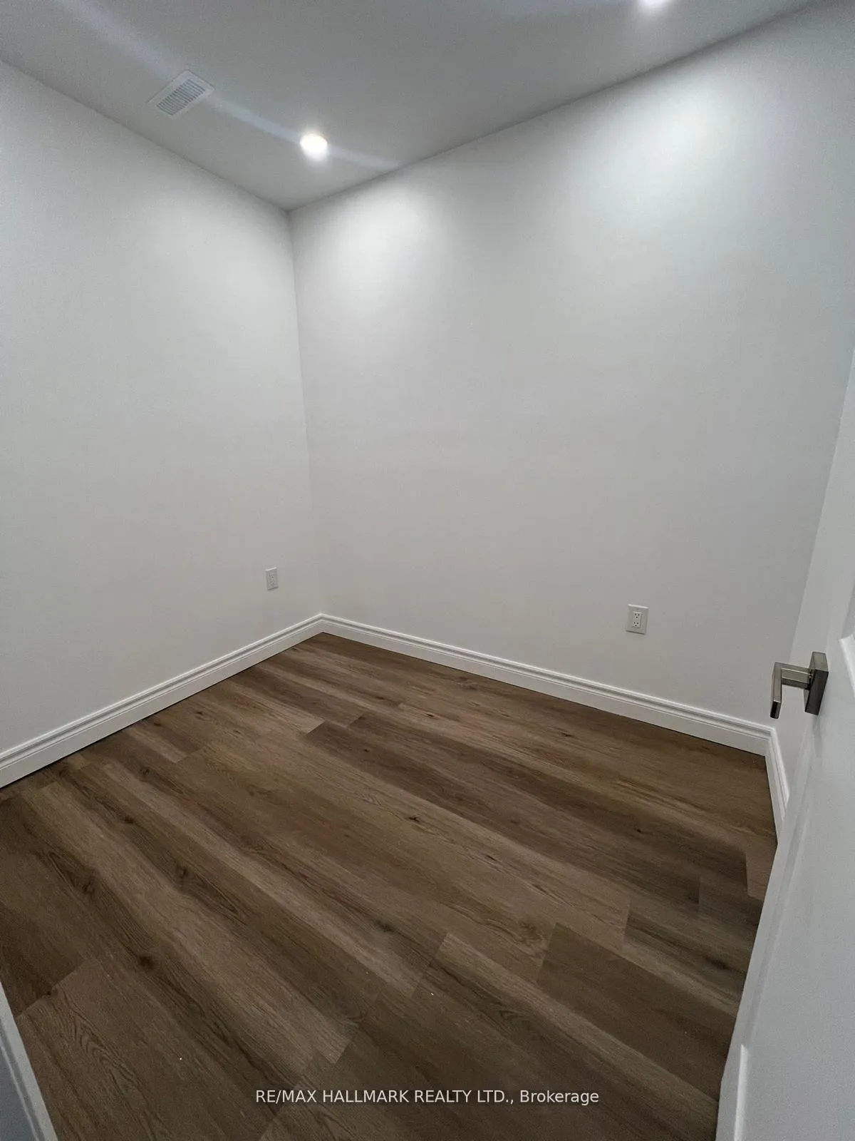 Photo 18 of Unit Bsmt, 6 Wiles Court, Aurora, Aurora Highlands — HOMEH