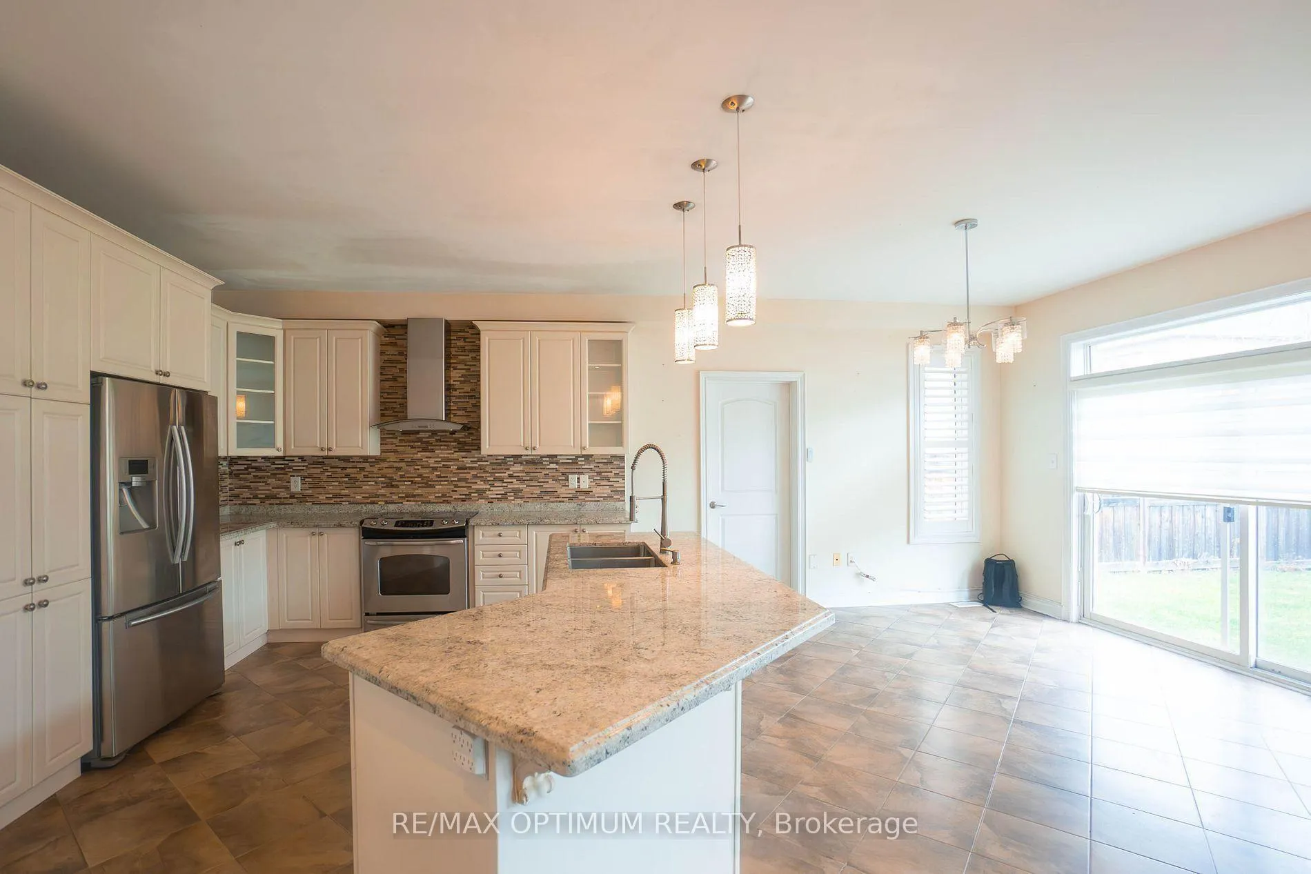 Photo 8 of 68 Impulse Circle, Brampton, Credit Valley — HOMEH