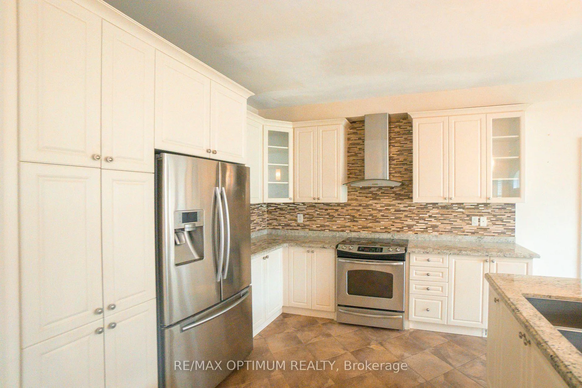 Photo 9 of 68 Impulse Circle, Brampton, Credit Valley — HOMEH