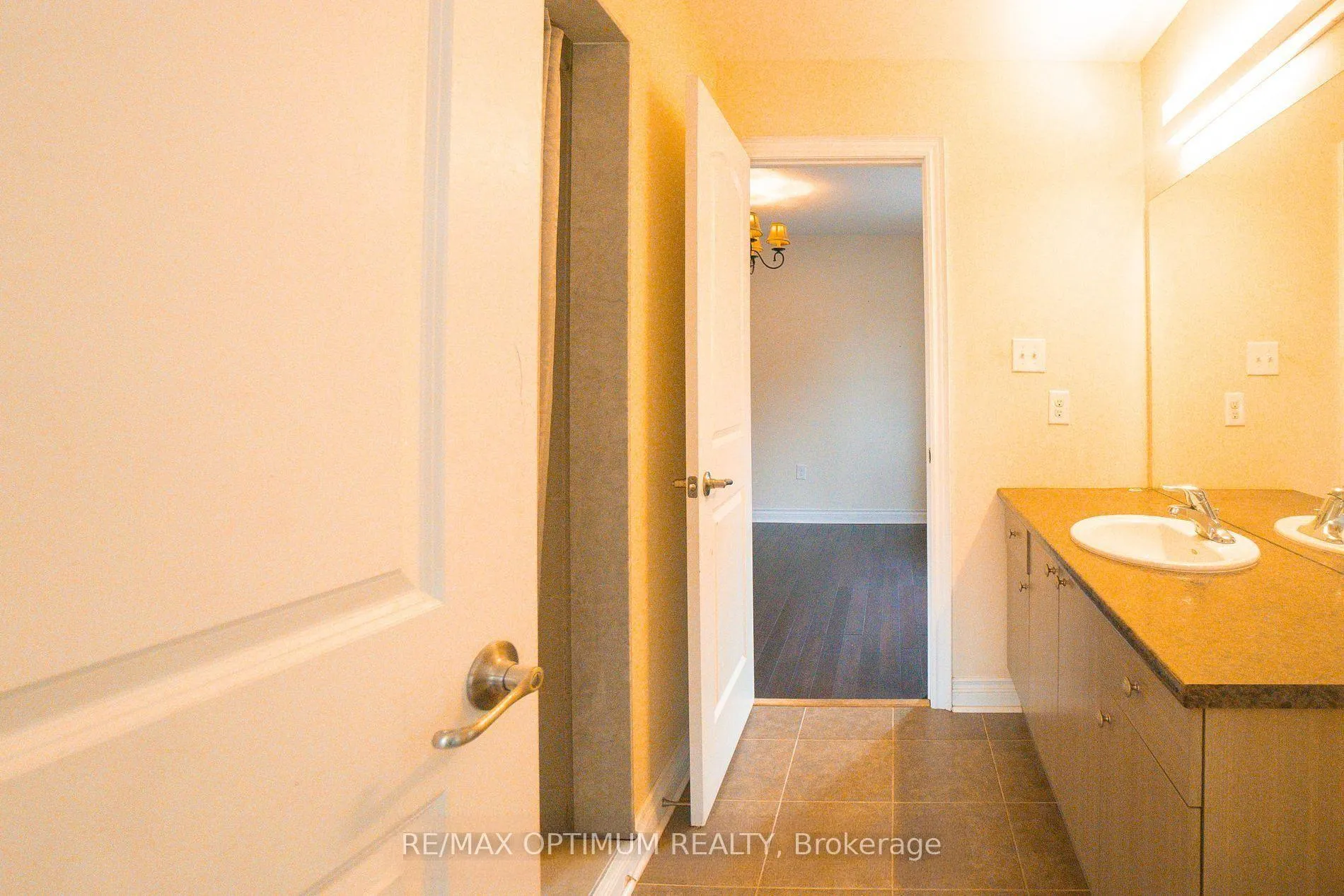 Photo 16 of 68 Impulse Circle, Brampton, Credit Valley — HOMEH