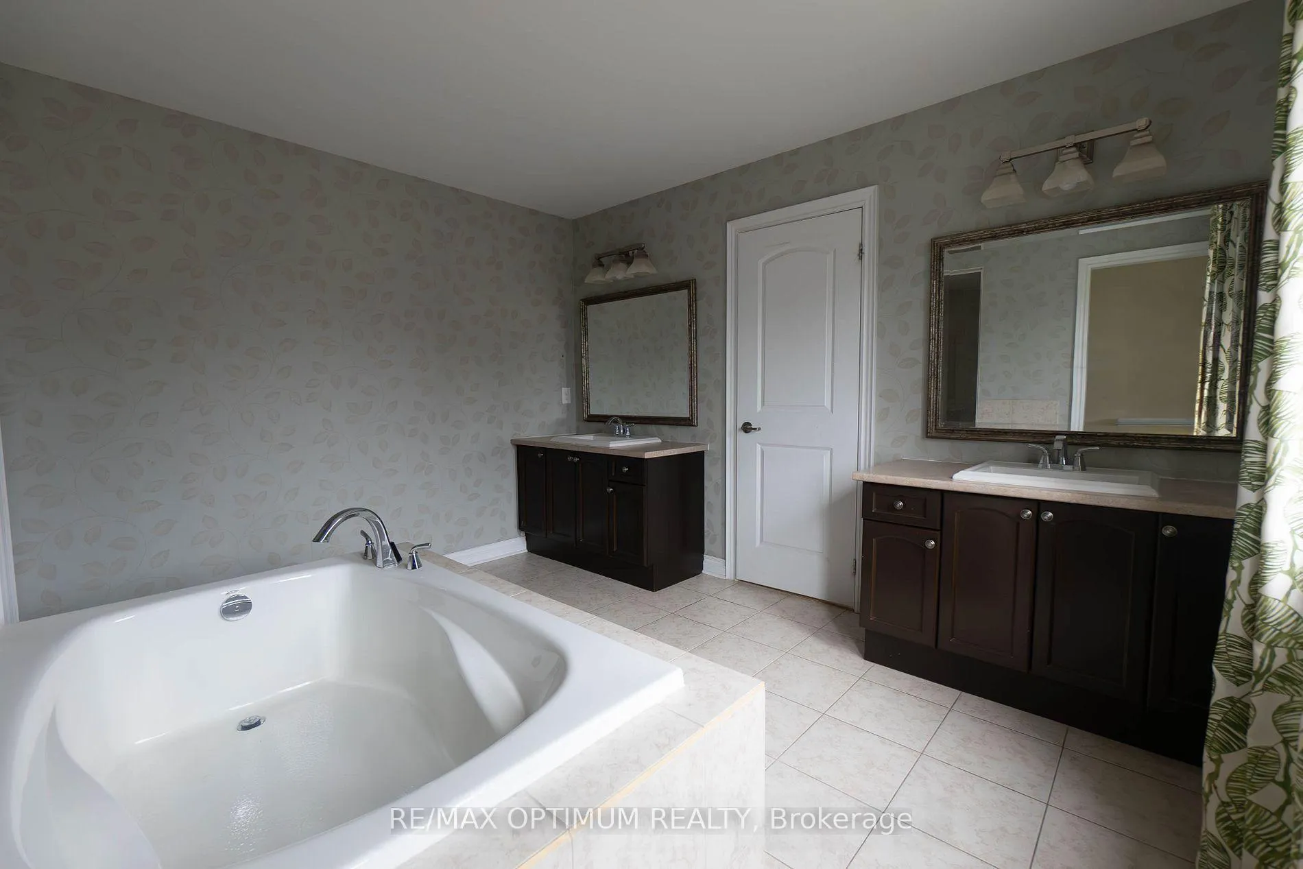 Photo 18 of 68 Impulse Circle, Brampton, Credit Valley — HOMEH