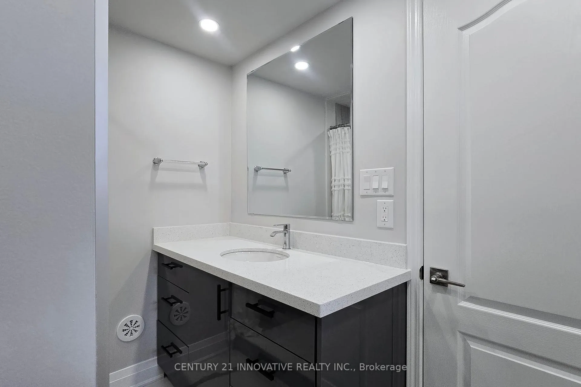 Photo 19 of 44 Bray Drive, Ajax, Central — HOMEH