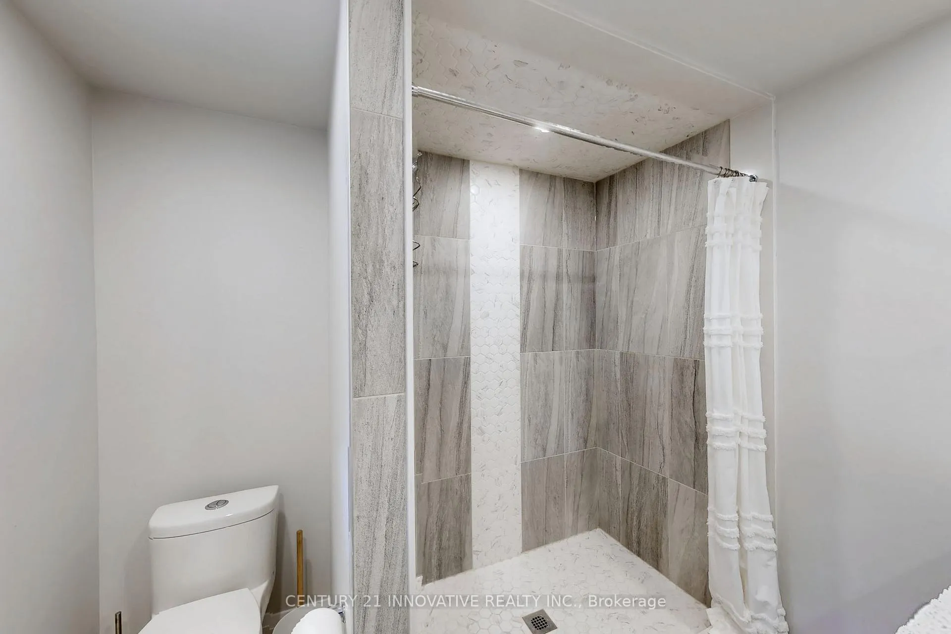 Photo 20 of 44 Bray Drive, Ajax, Central — HOMEH