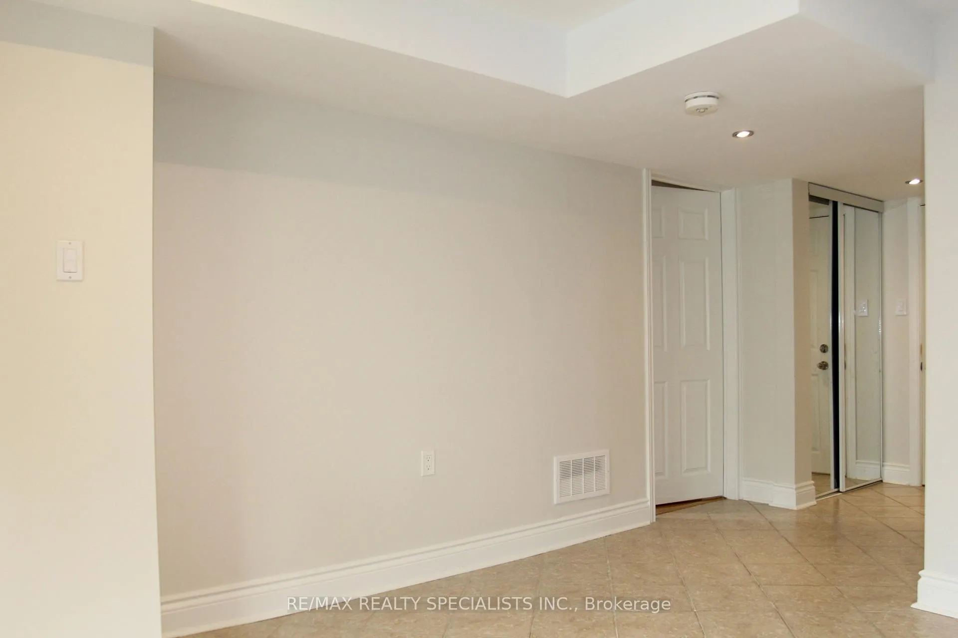 Photo 5 of 24 Catchfly Crescent, Brampton, Vales of Castlemore — HOMEH