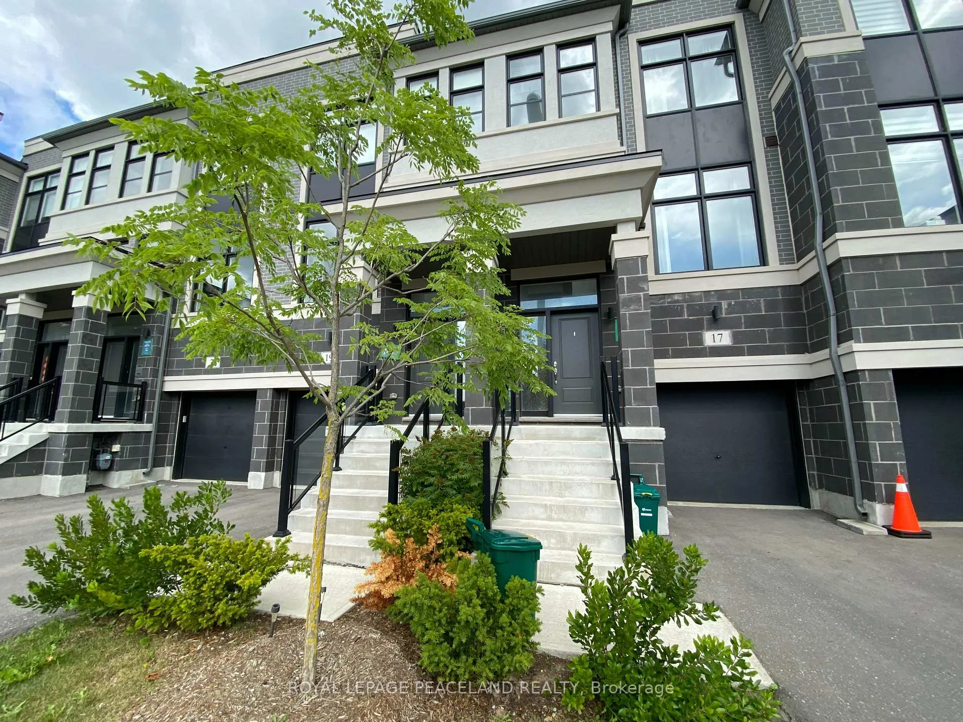 Front of 17 Armillo Place