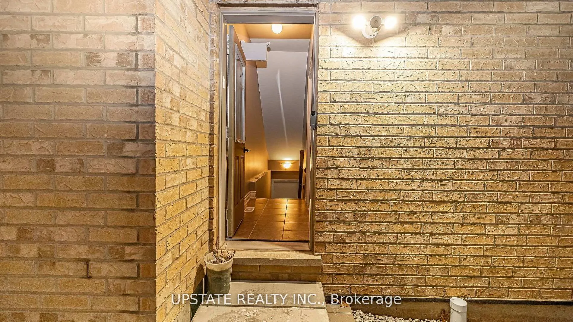 Photo 2 of Unit Basement, 91 Lloyd Sanderson Drive, Brampton, Credit Valley — HOMEH