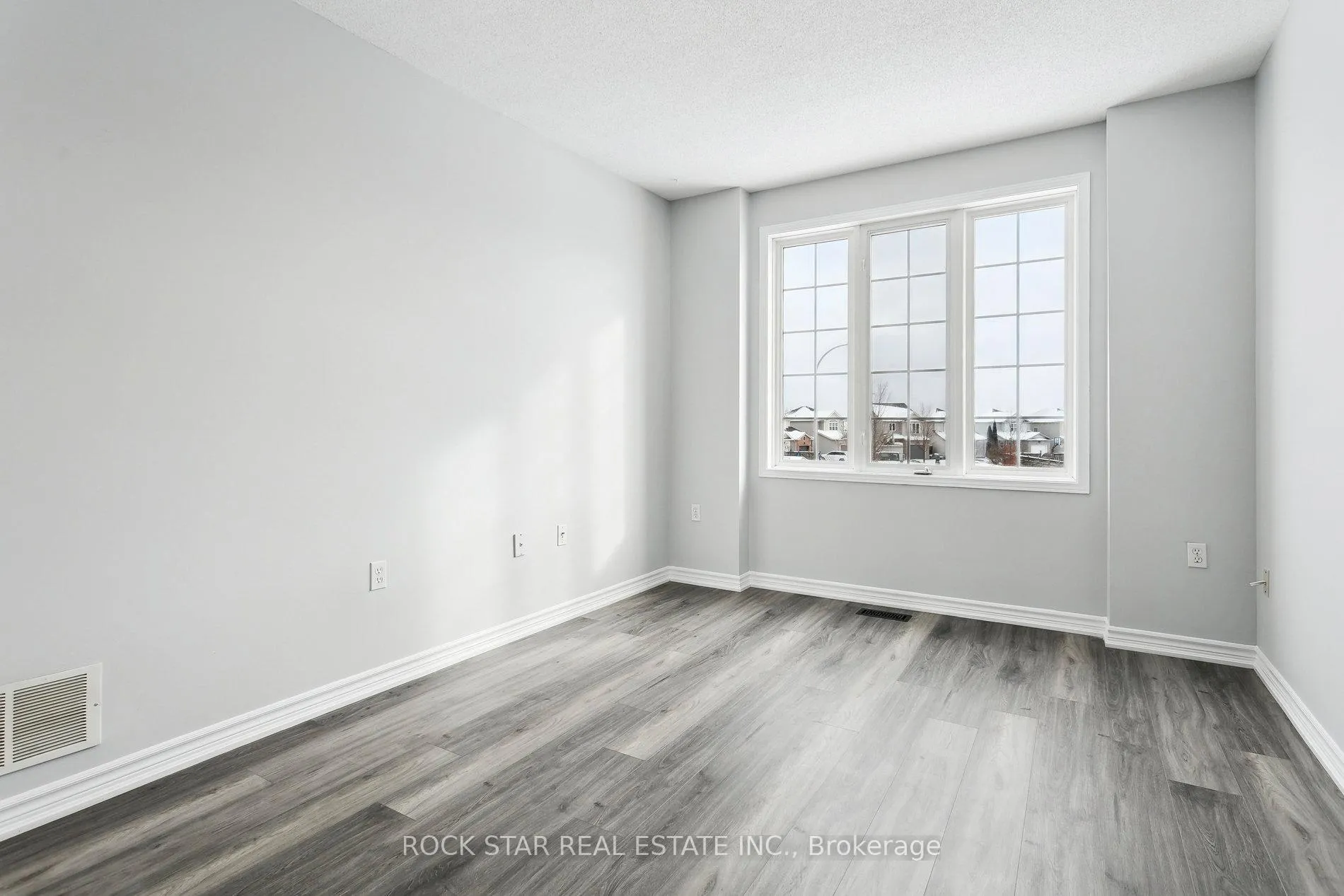 Photo 13 of 159 Henhoeffer Crescent, Kitchener, Larentian West — HOMEH