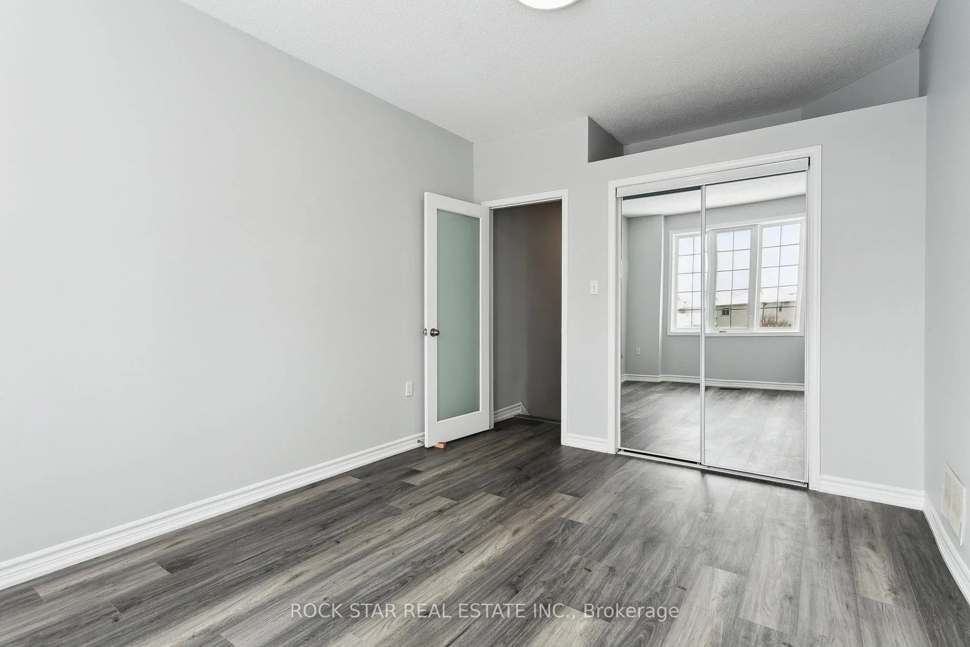 Photo 14 of 159 Henhoeffer Crescent, Kitchener, Larentian West — HOMEH