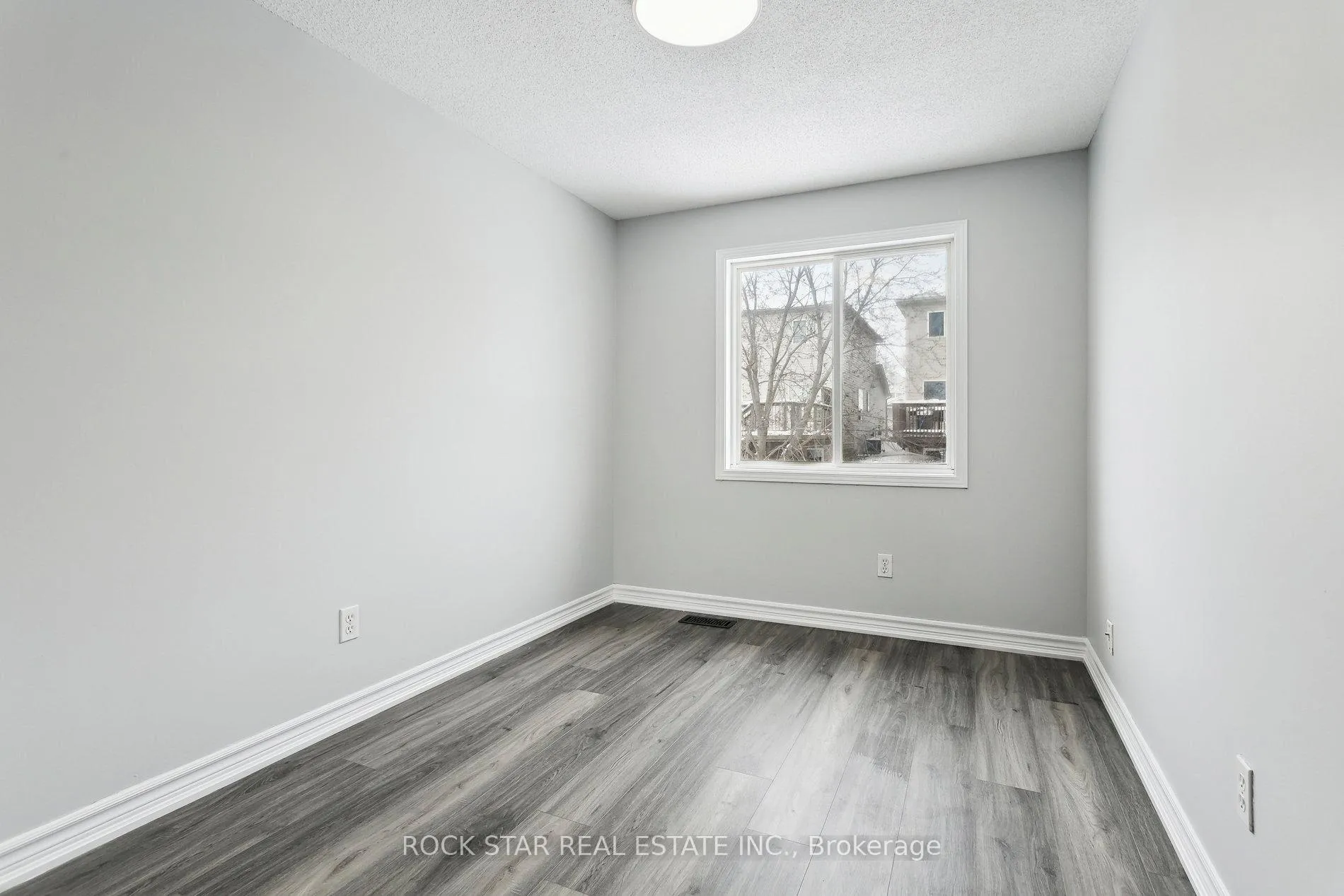 Photo 15 of 159 Henhoeffer Crescent, Kitchener, Larentian West — HOMEH