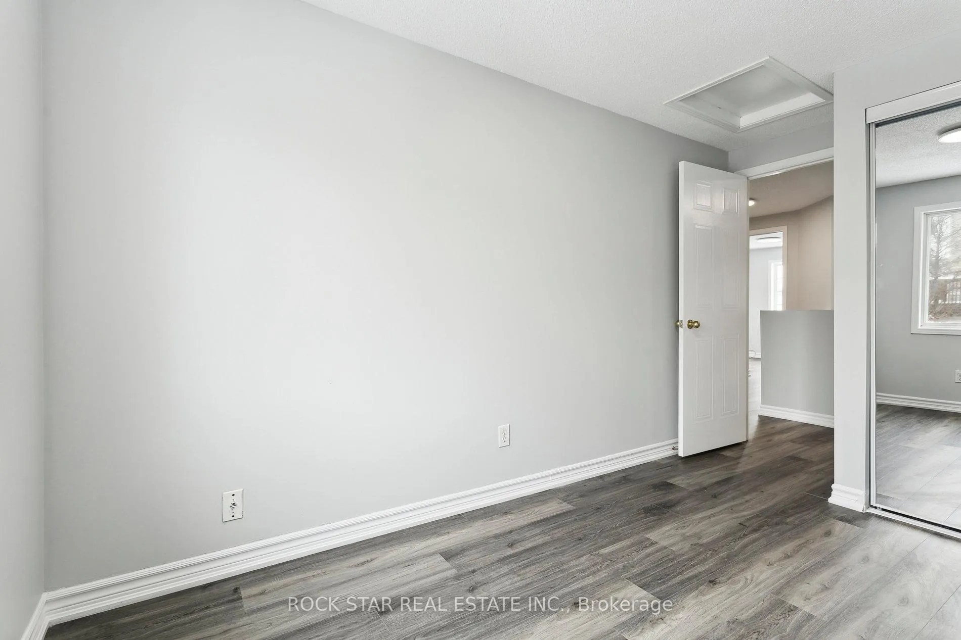 Photo 16 of 159 Henhoeffer Crescent, Kitchener, Larentian West — HOMEH