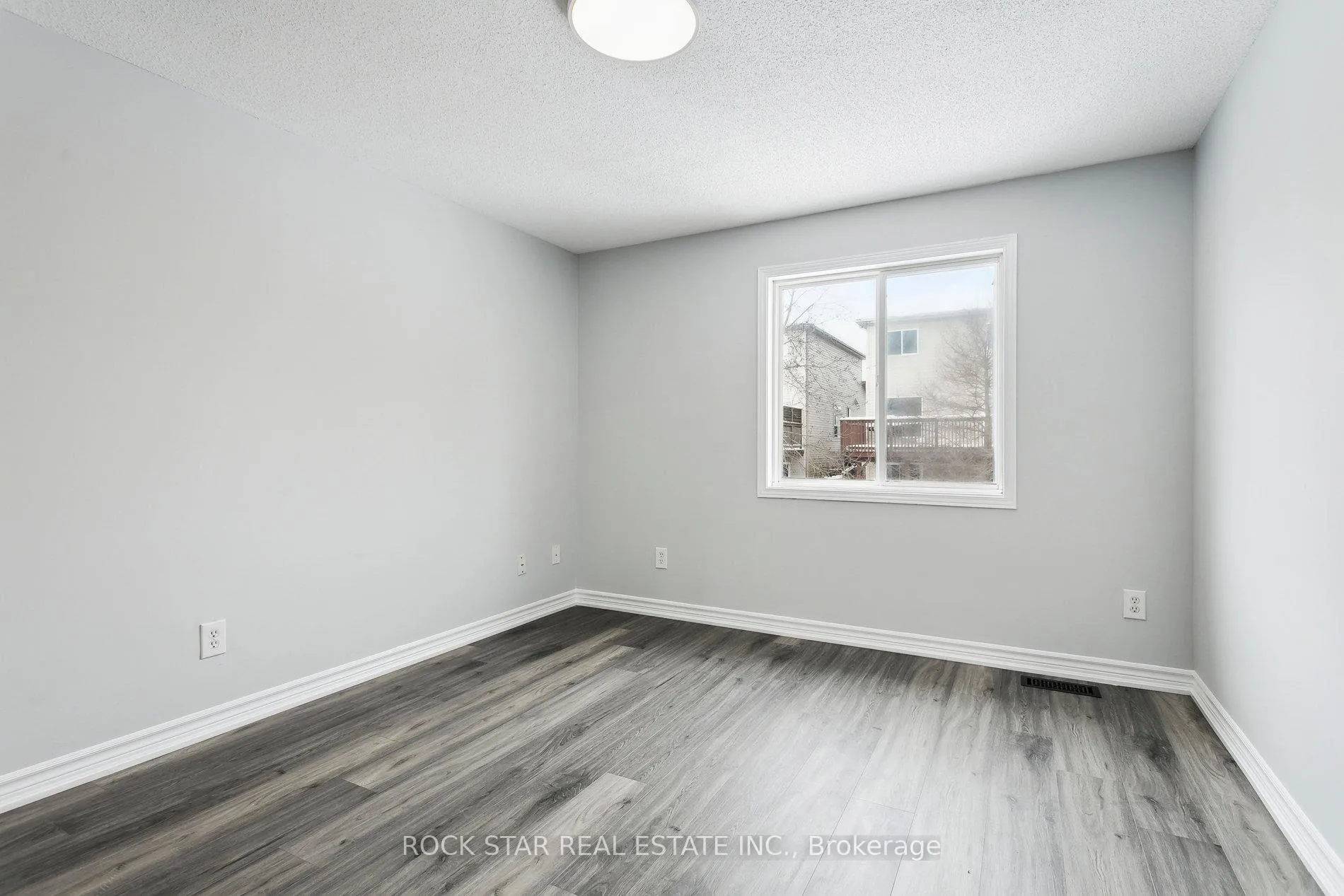 Photo 17 of 159 Henhoeffer Crescent, Kitchener, Larentian West — HOMEH