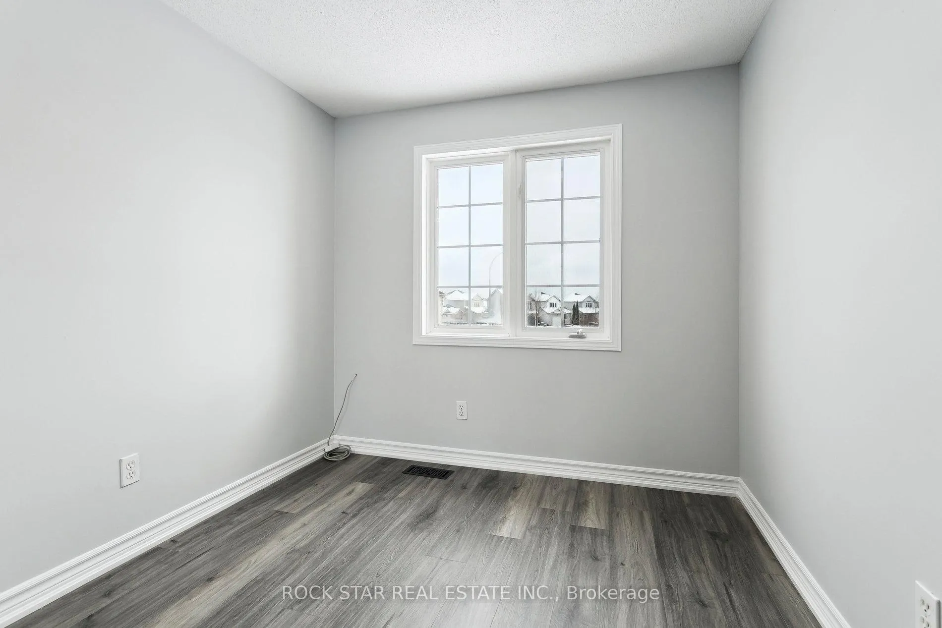 Photo 20 of 159 Henhoeffer Crescent, Kitchener, Larentian West — HOMEH