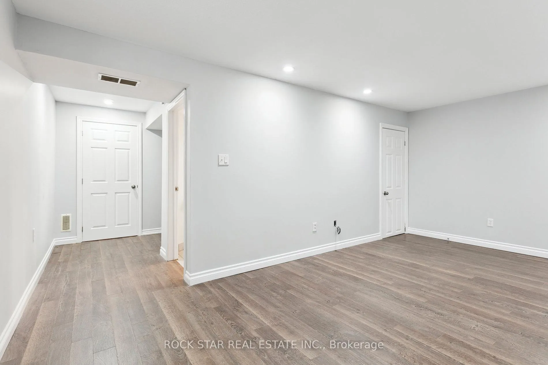 Photo 24 of 159 Henhoeffer Crescent, Kitchener, Larentian West — HOMEH
