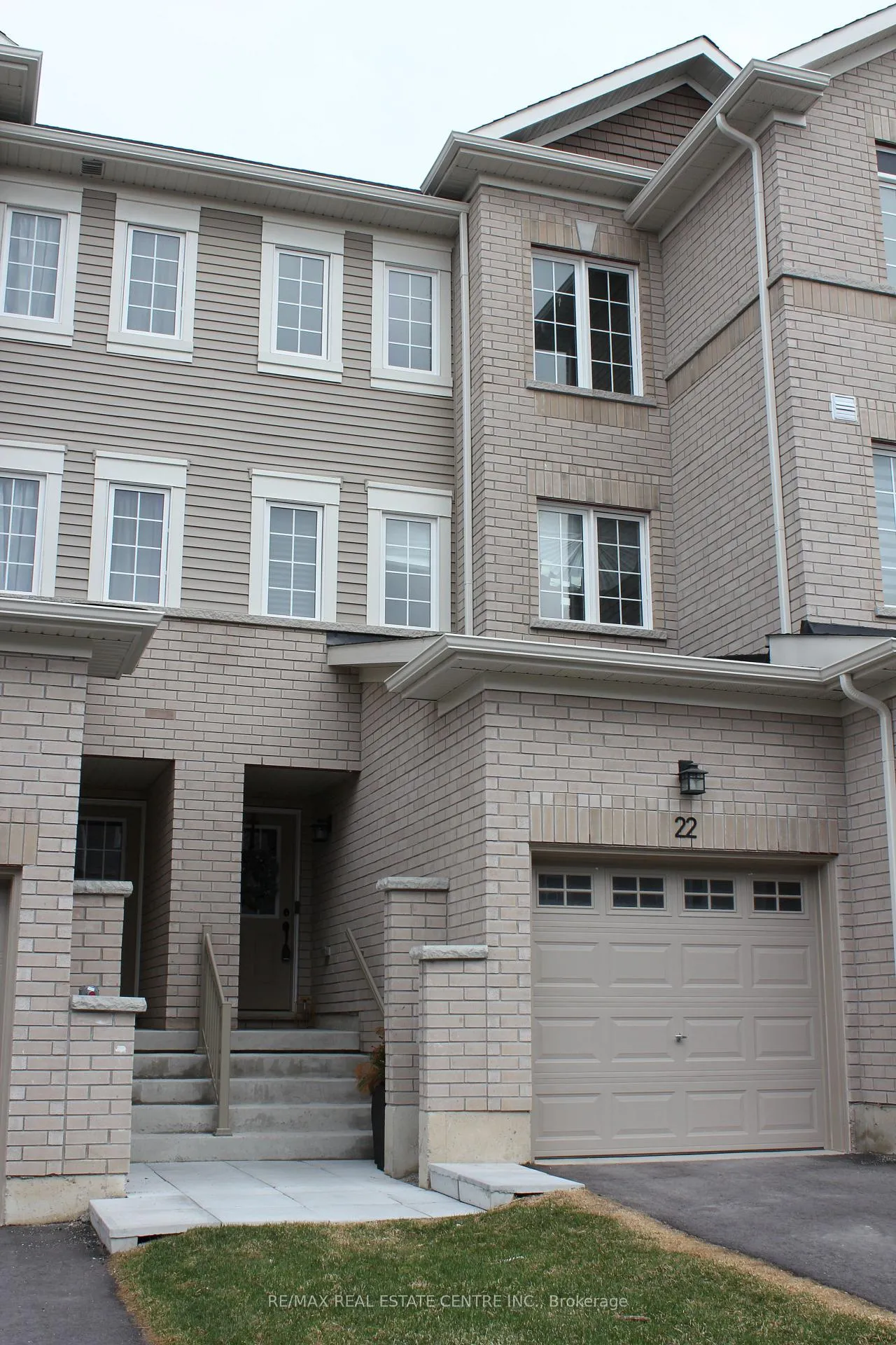 Photo 2 of 22 Wagon Lane, Barrie, Innis-Shore — HOMEH