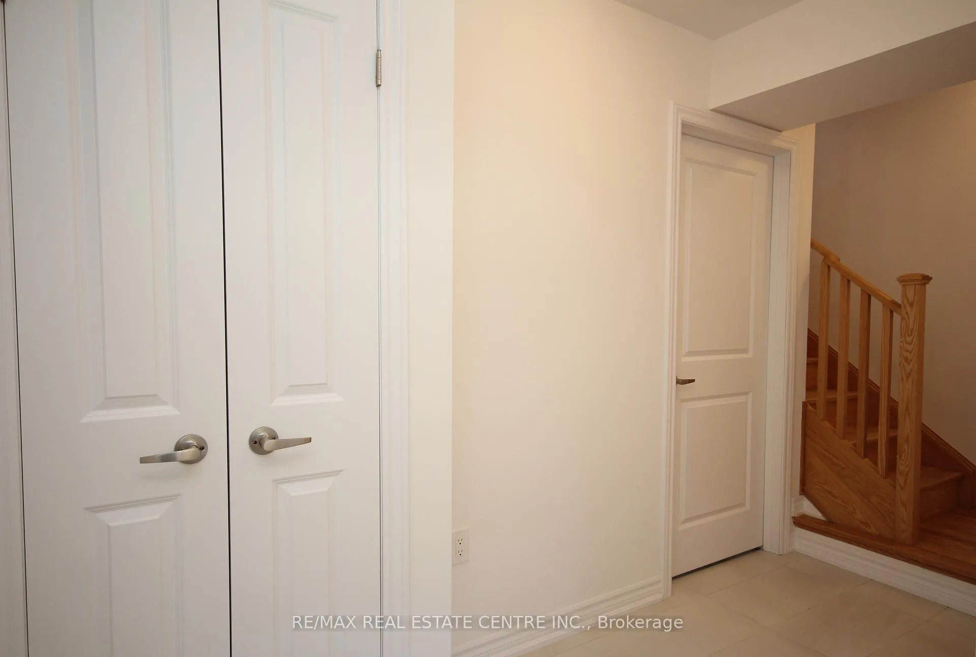 Photo 6 of 22 Wagon Lane, Barrie, Innis-Shore — HOMEH