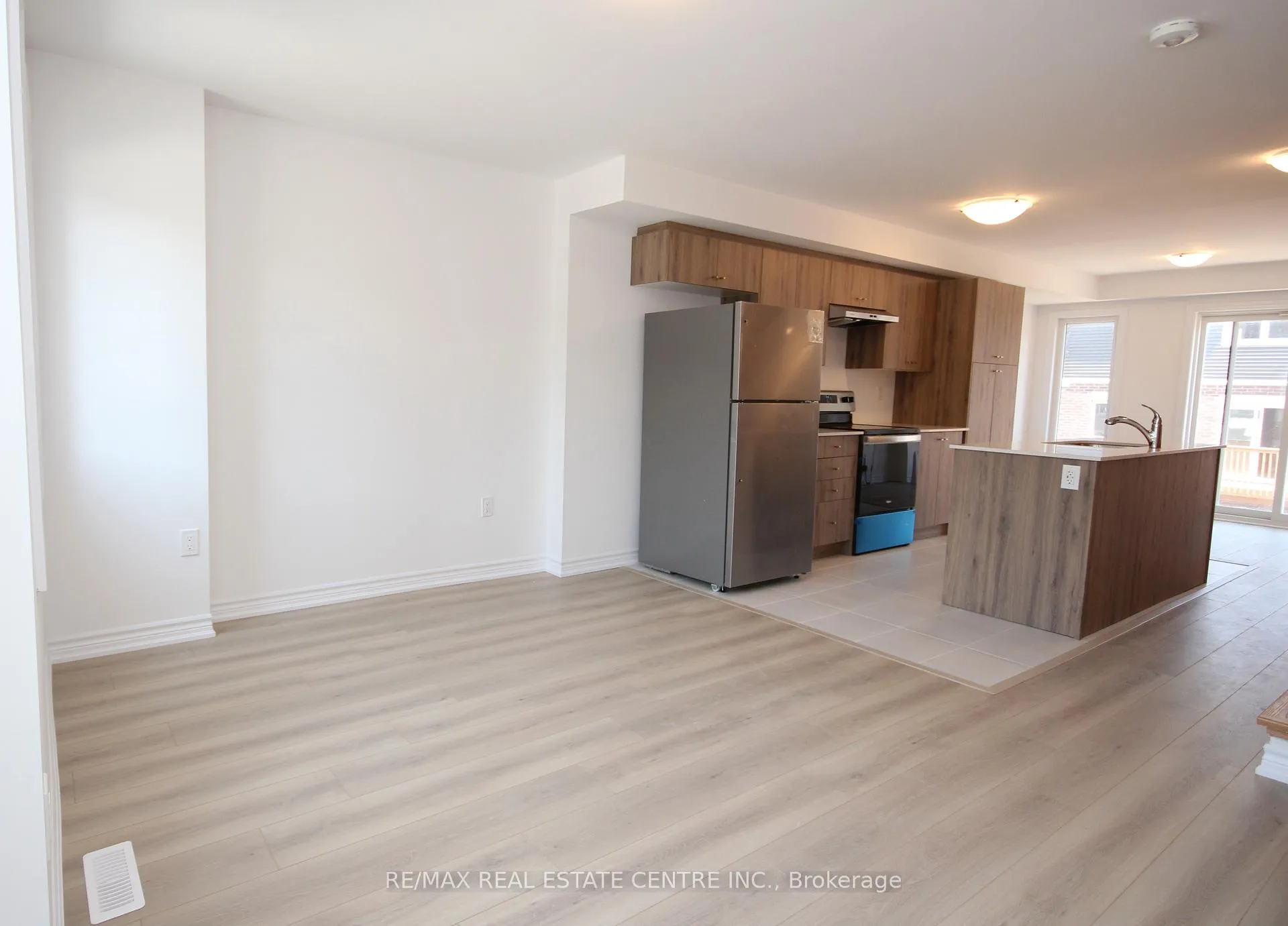 Photo 9 of 22 Wagon Lane, Barrie, Innis-Shore — HOMEH