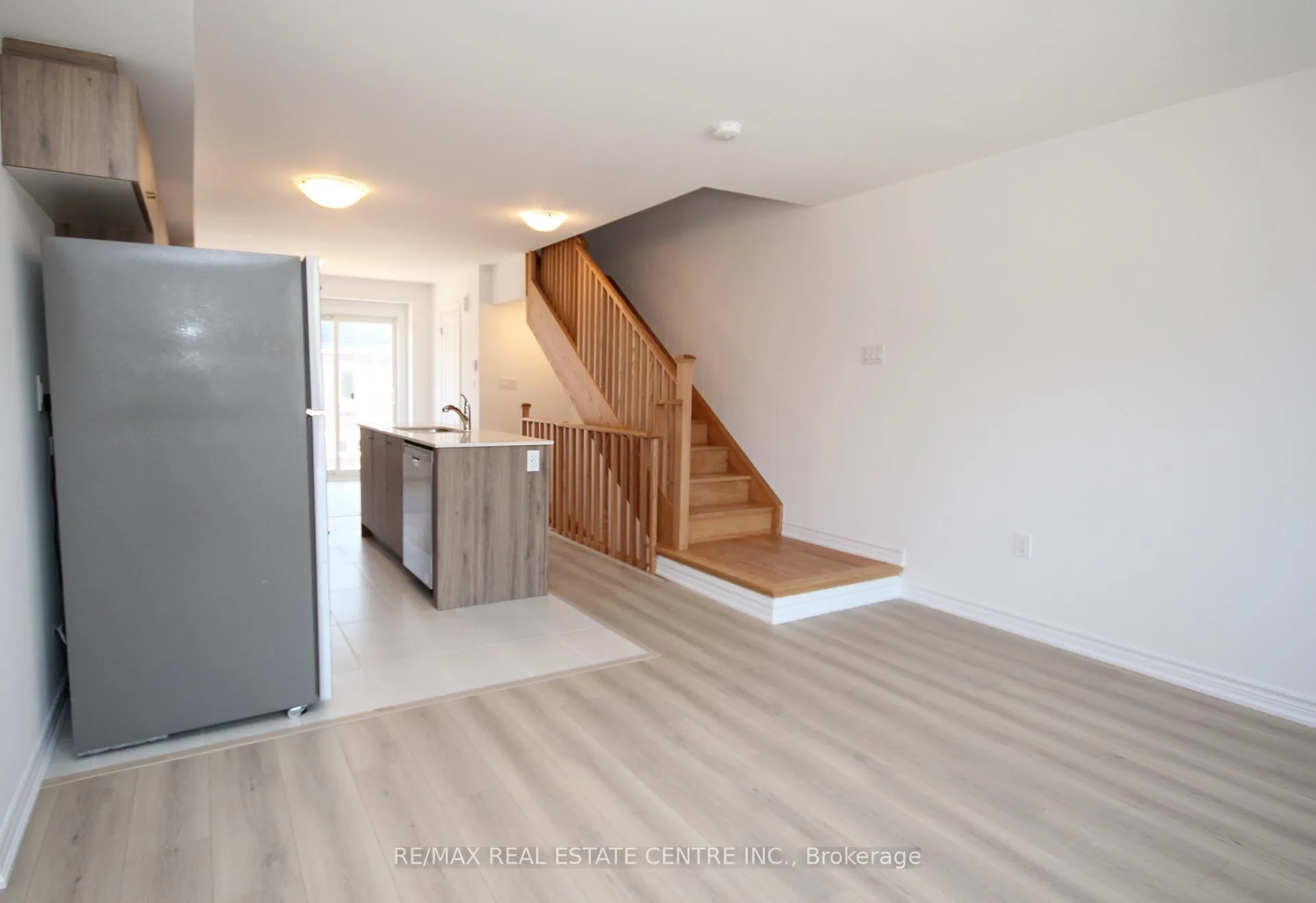 Photo 10 of 22 Wagon Lane, Barrie, Innis-Shore — HOMEH