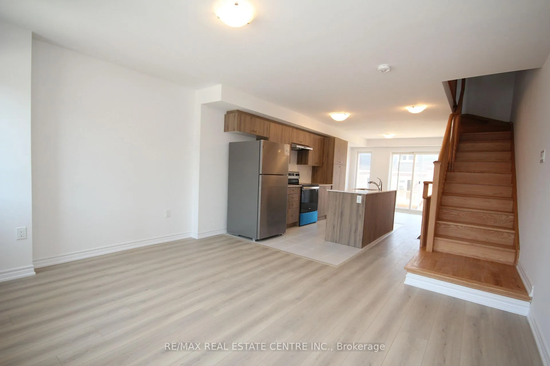 Photo 11 of 22 Wagon Lane, Barrie, Innis-Shore — HOMEH