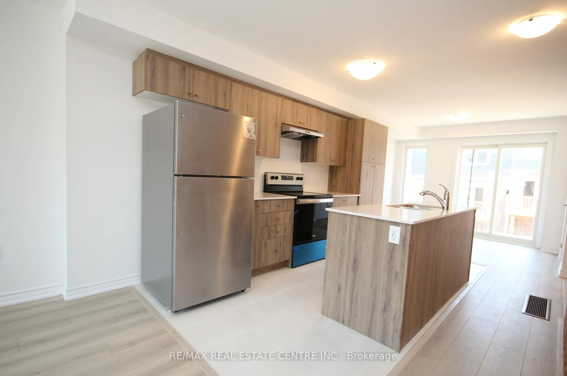 Photo 12 of 22 Wagon Lane, Barrie, Innis-Shore — HOMEH