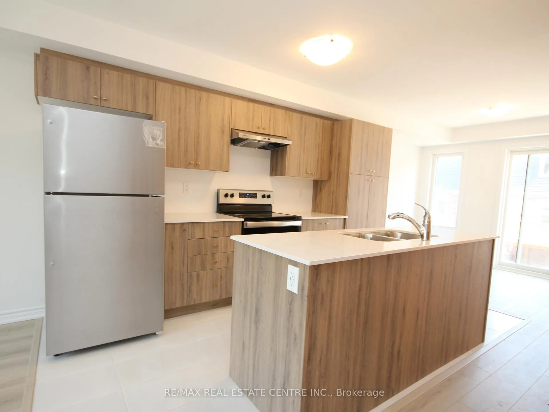 Photo 13 of 22 Wagon Lane, Barrie, Innis-Shore — HOMEH