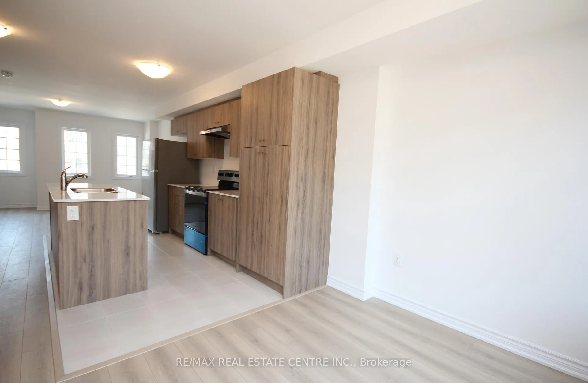 Photo 16 of 22 Wagon Lane, Barrie, Innis-Shore — HOMEH