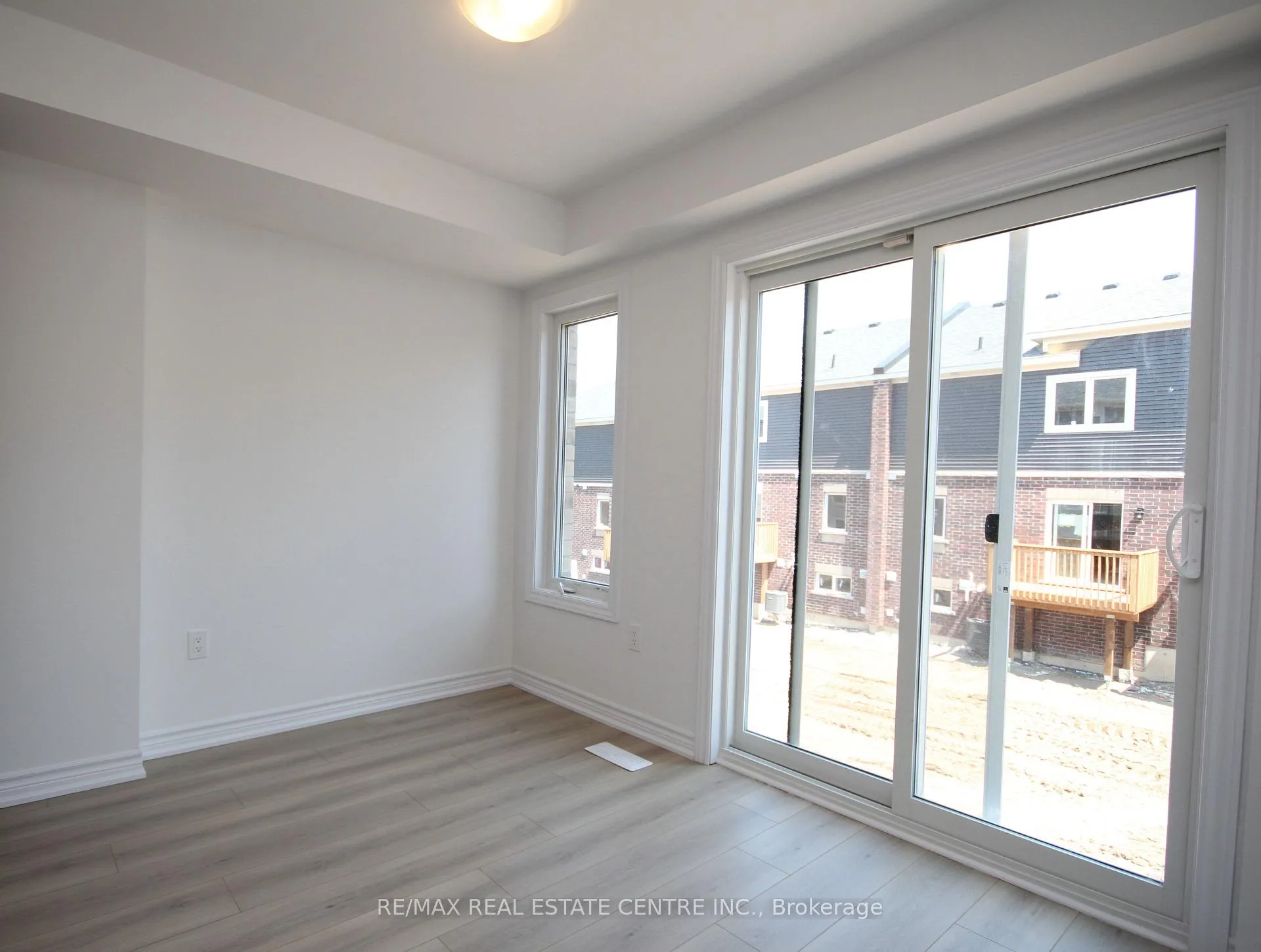 Photo 17 of 22 Wagon Lane, Barrie, Innis-Shore — HOMEH