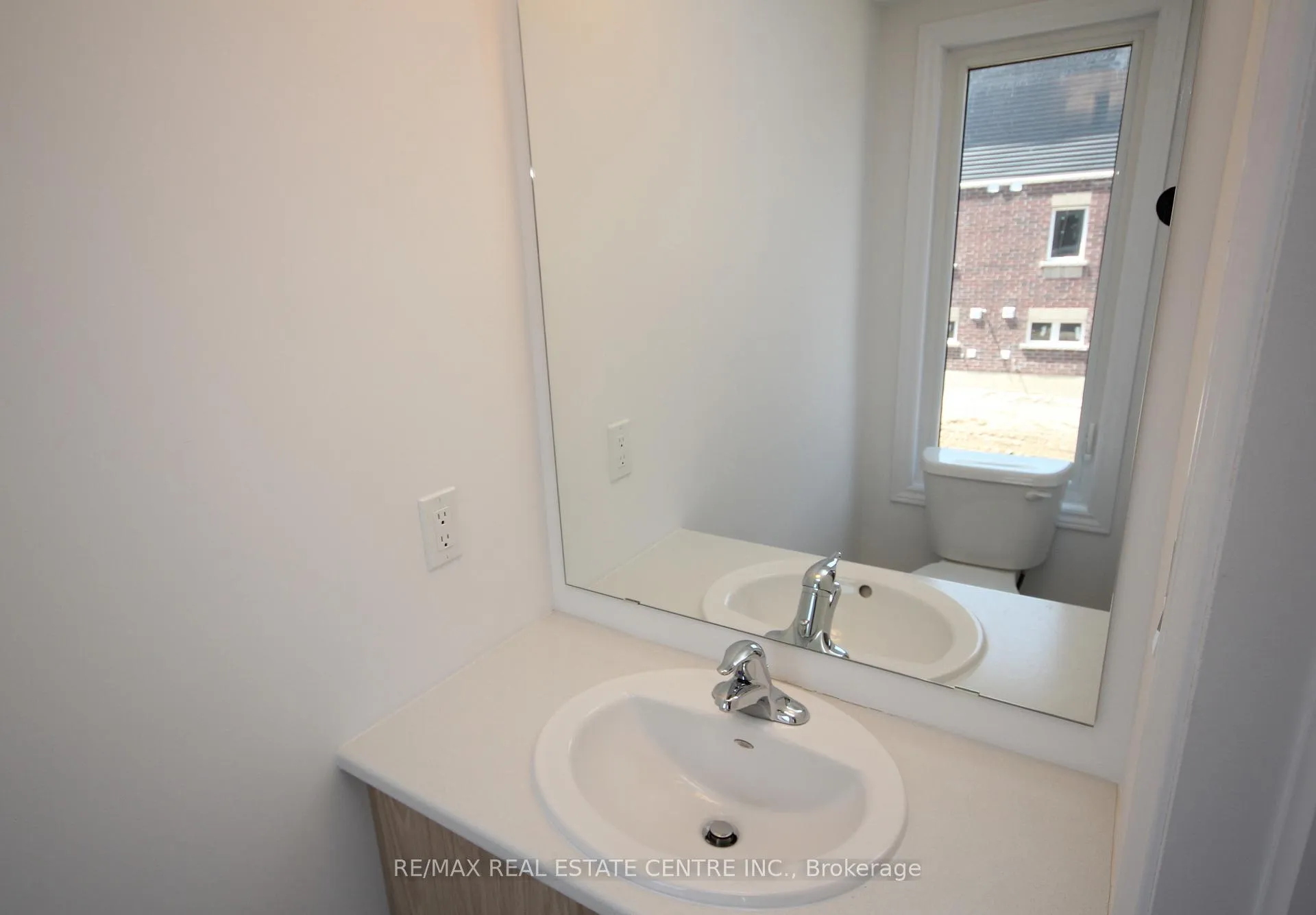 Photo 19 of 22 Wagon Lane, Barrie, Innis-Shore — HOMEH