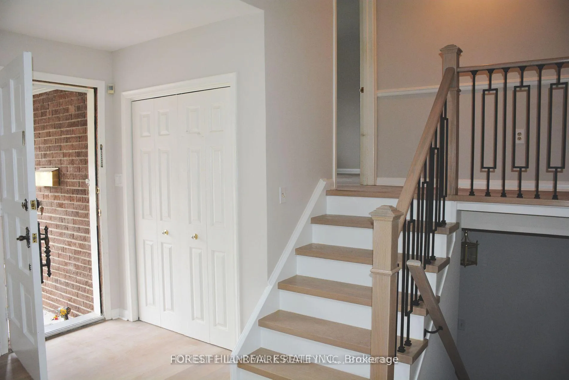 Photo 5 of 15 Banfield Avenue, Markham, Bullock — HOMEH