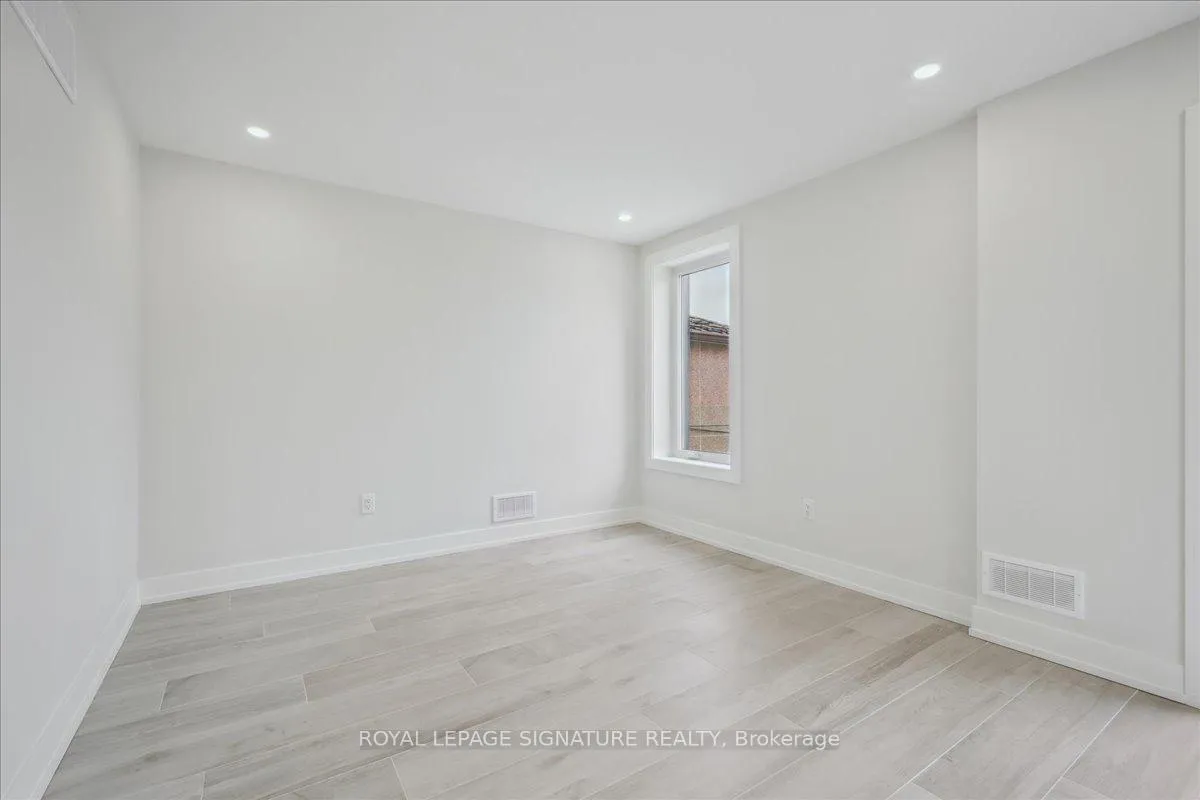 Photo 5 of Unit Upper, 647 Shaw Street, Toronto, Palmerston-Little Italy — HOMEH