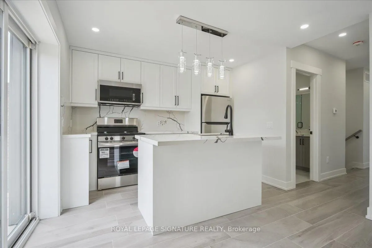 Photo 6 of Unit Upper, 647 Shaw Street, Toronto, Palmerston-Little Italy — HOMEH