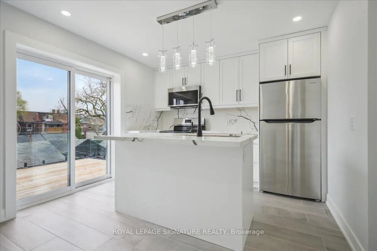Photo 8 of Unit Upper, 647 Shaw Street, Toronto, Palmerston-Little Italy — HOMEH