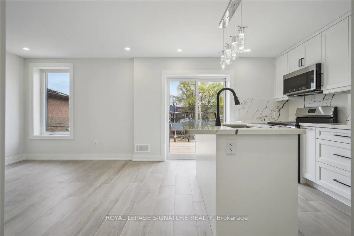 Photo 9 of Unit Upper, 647 Shaw Street, Toronto, Palmerston-Little Italy — HOMEH