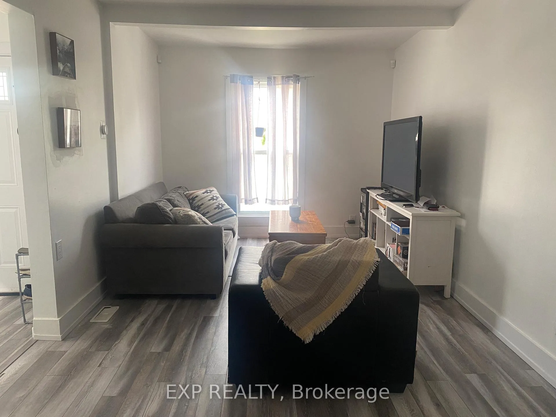 Photo 2 of 4620 Lee Avenue, Niagara Falls, Ascot — HOMEH