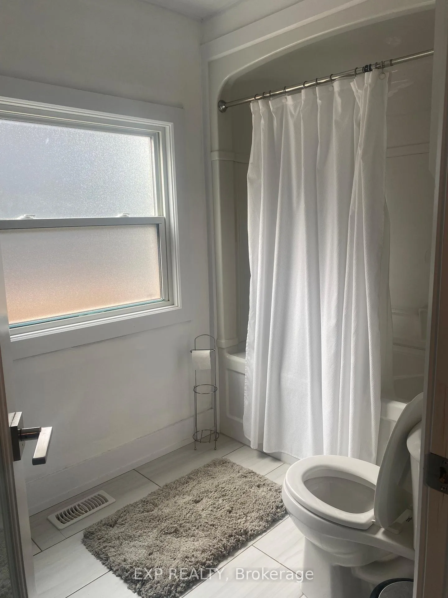 Photo 5 of 4620 Lee Avenue, Niagara Falls, Ascot — HOMEH