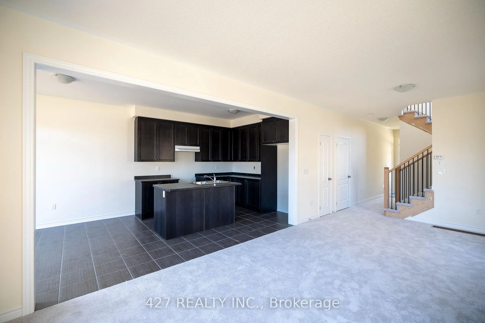 Photo 2 of 61 N Gdn Blvd, Scugog, Port Perry — HOMEH