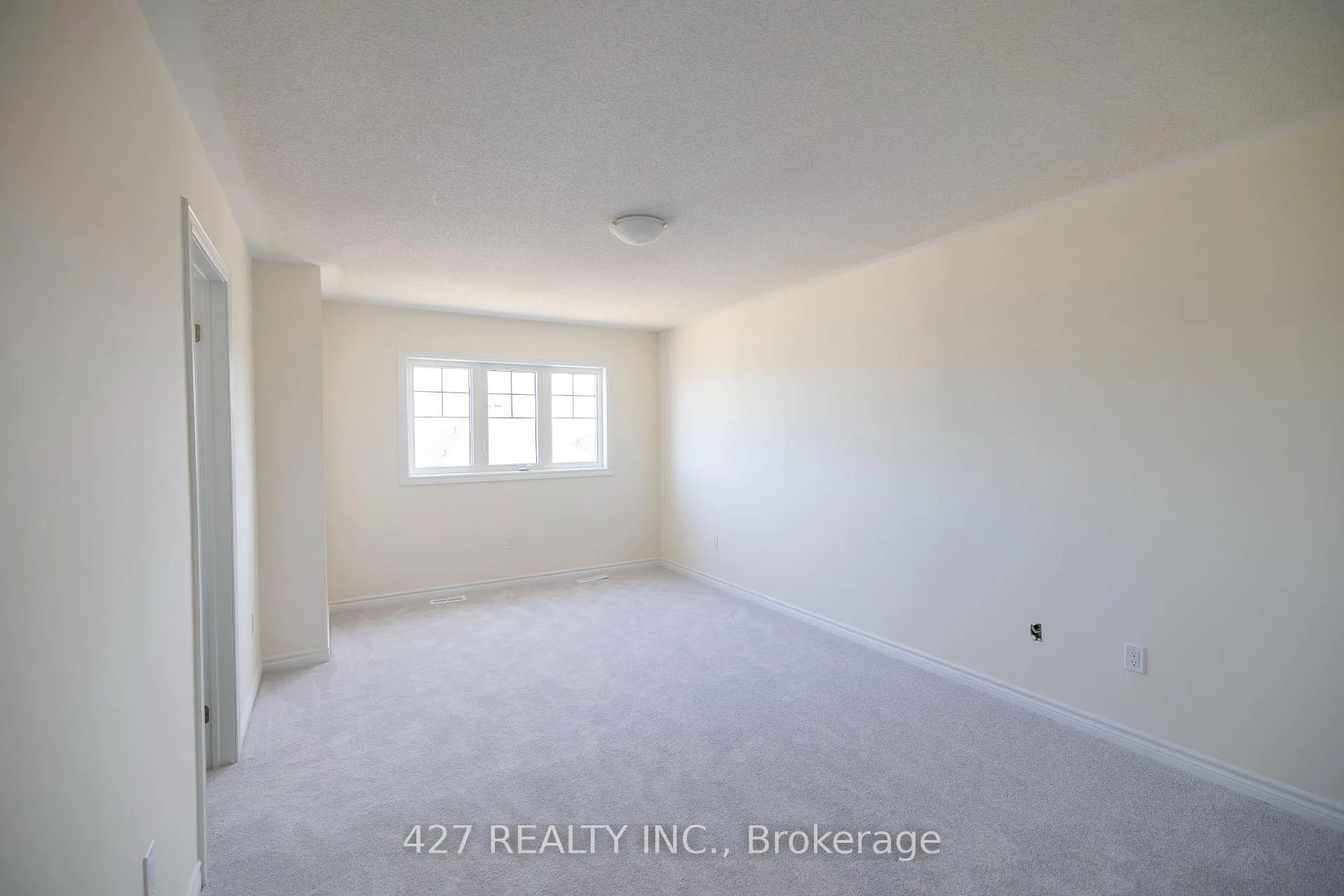 Photo 15 of 61 N Gdn Blvd, Scugog, Port Perry — HOMEH