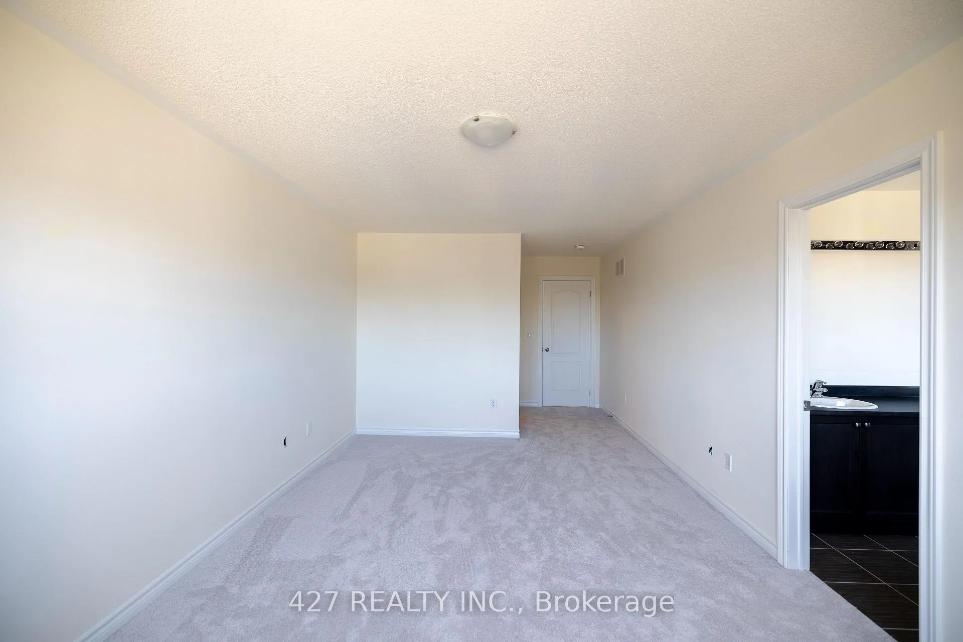 Photo 16 of 61 N Gdn Blvd, Scugog, Port Perry — HOMEH