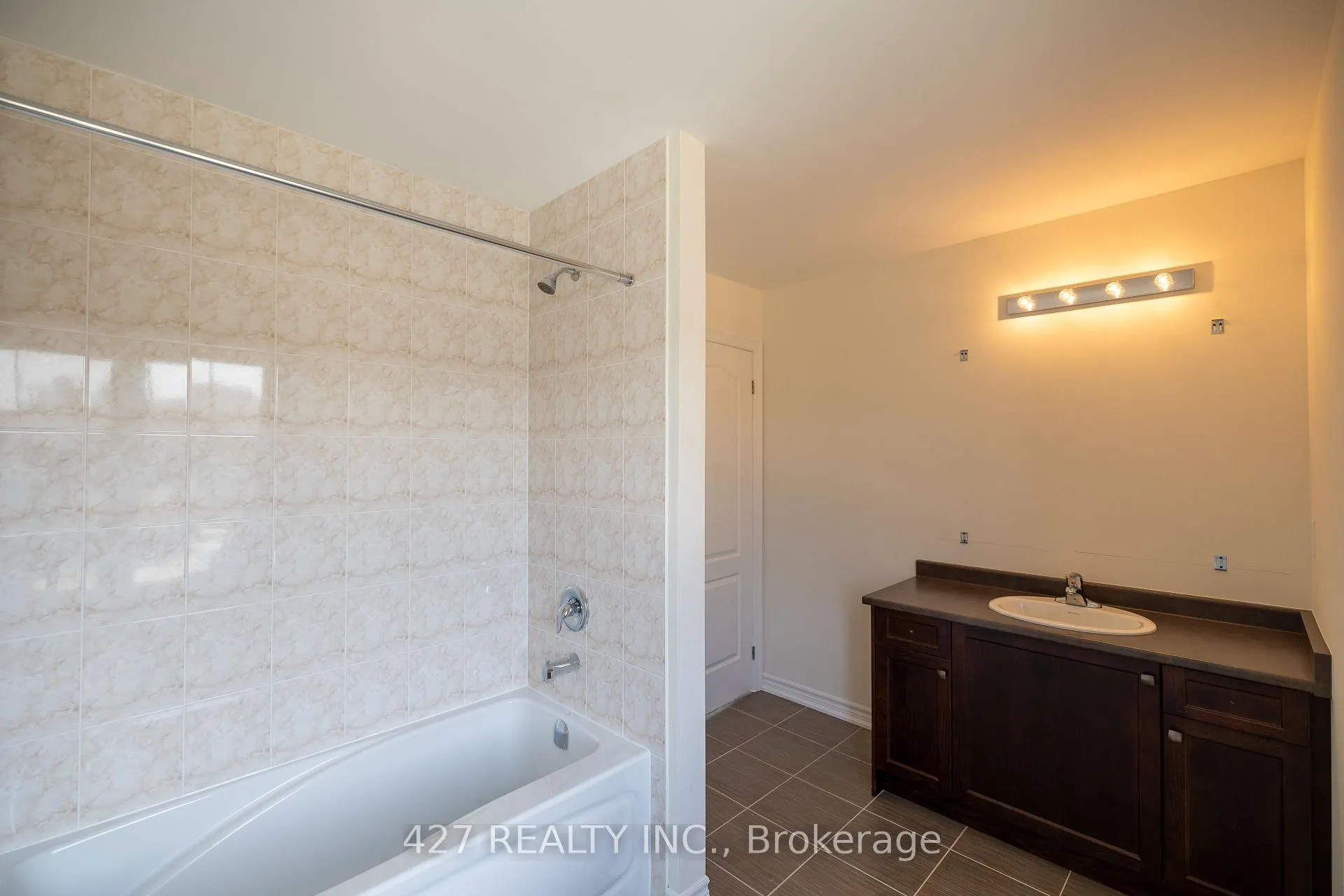 Photo 18 of 61 N Gdn Blvd, Scugog, Port Perry — HOMEH