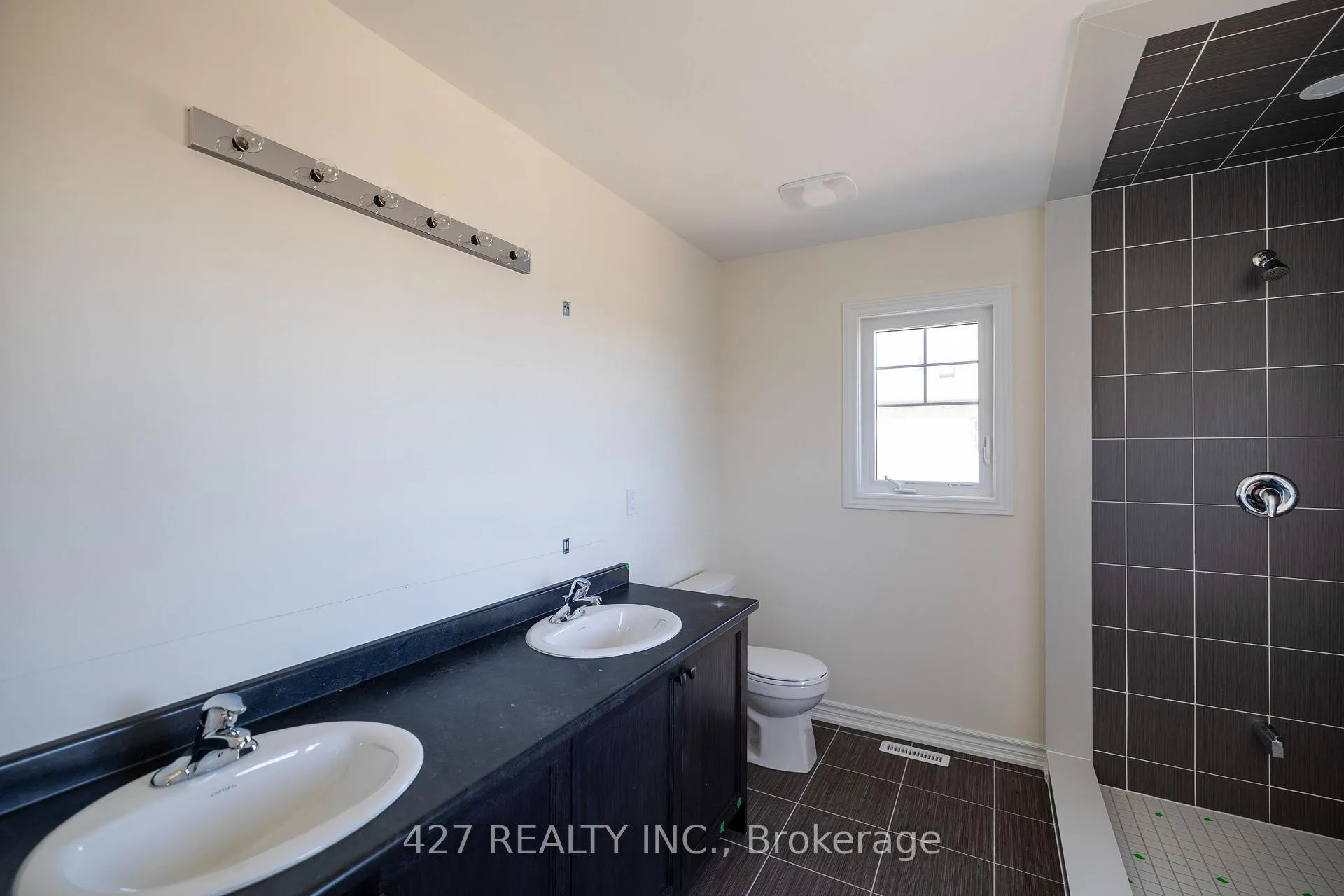 Photo 19 of 61 N Gdn Blvd, Scugog, Port Perry — HOMEH