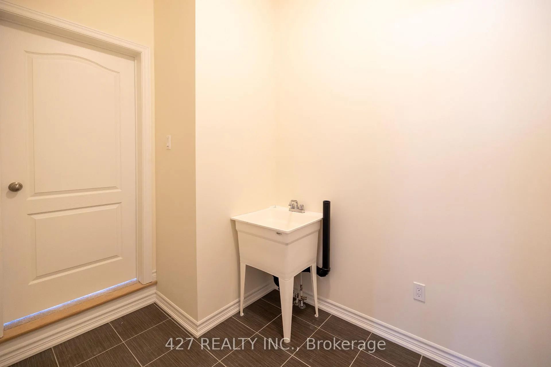 Photo 20 of 61 N Gdn Blvd, Scugog, Port Perry — HOMEH