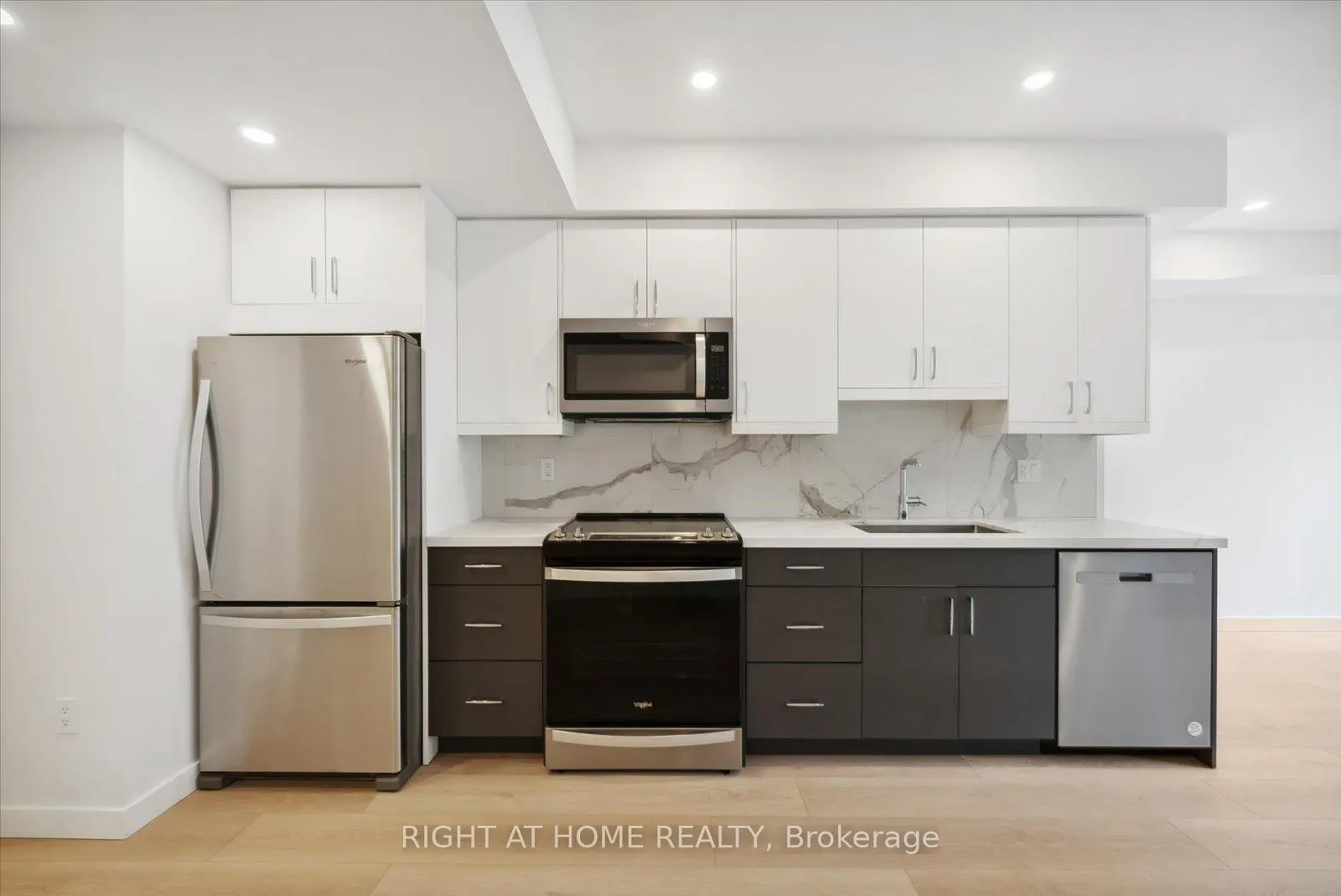 Photo 2 of Unit 3, 367 Howland Avenue, Toronto, Casa Loma — HOMEH