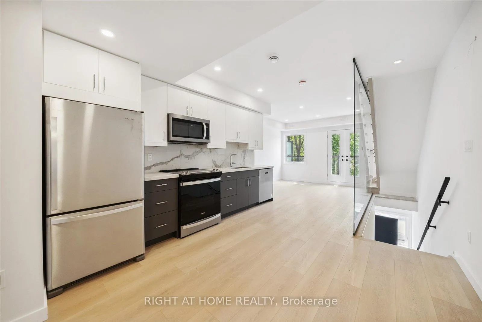 Photo 3 of Unit 3, 367 Howland Avenue, Toronto, Casa Loma — HOMEH