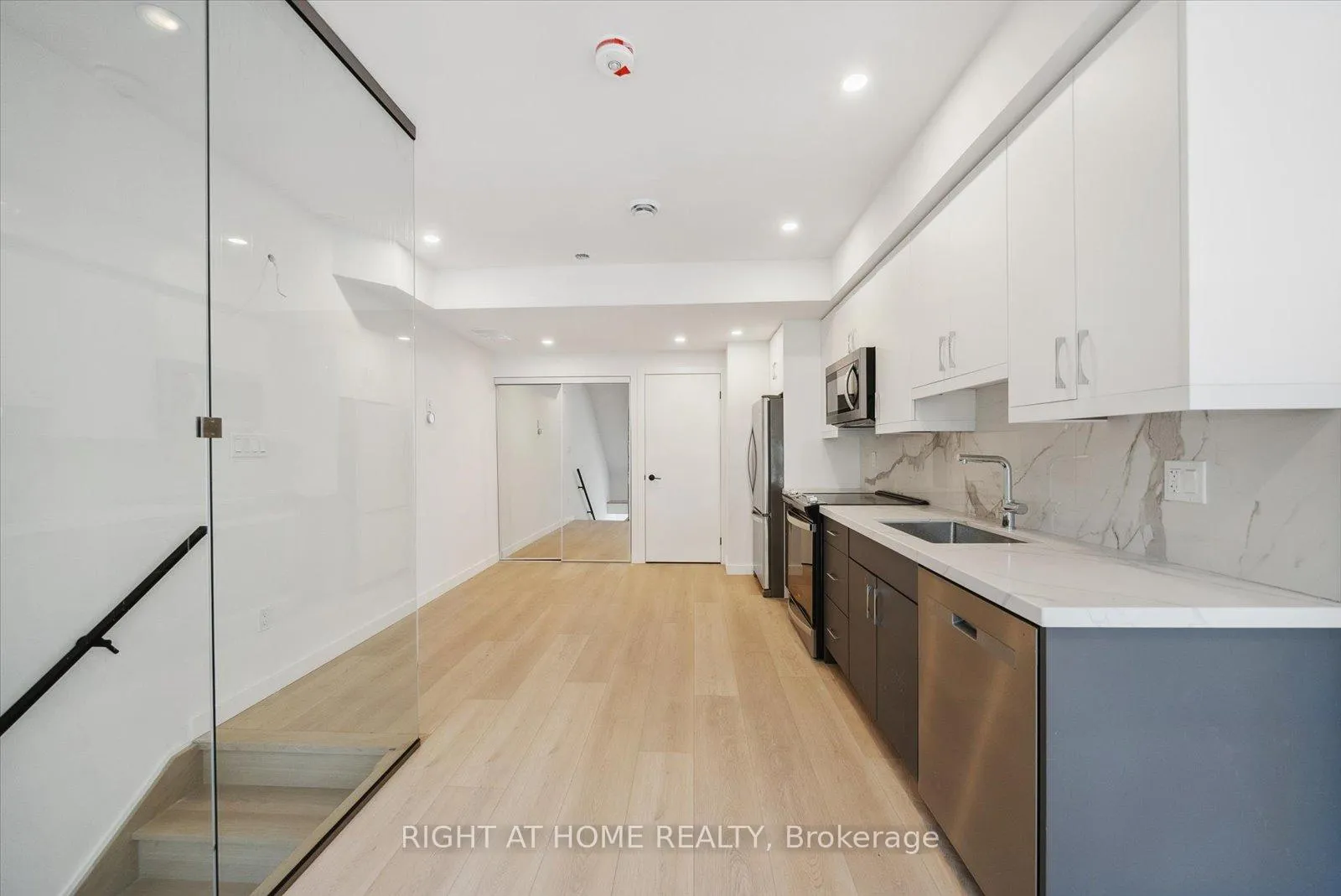 Photo 4 of Unit 3, 367 Howland Avenue, Toronto, Casa Loma — HOMEH